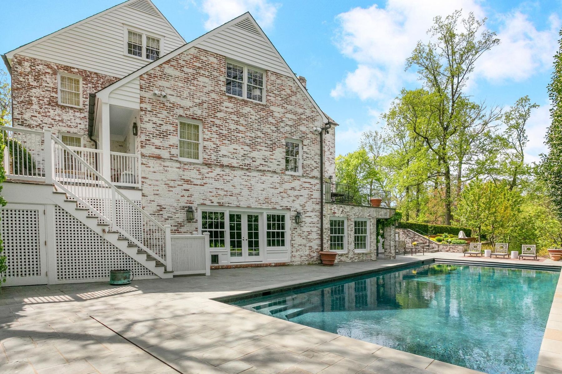 2824 Chain Bridge Road NW 