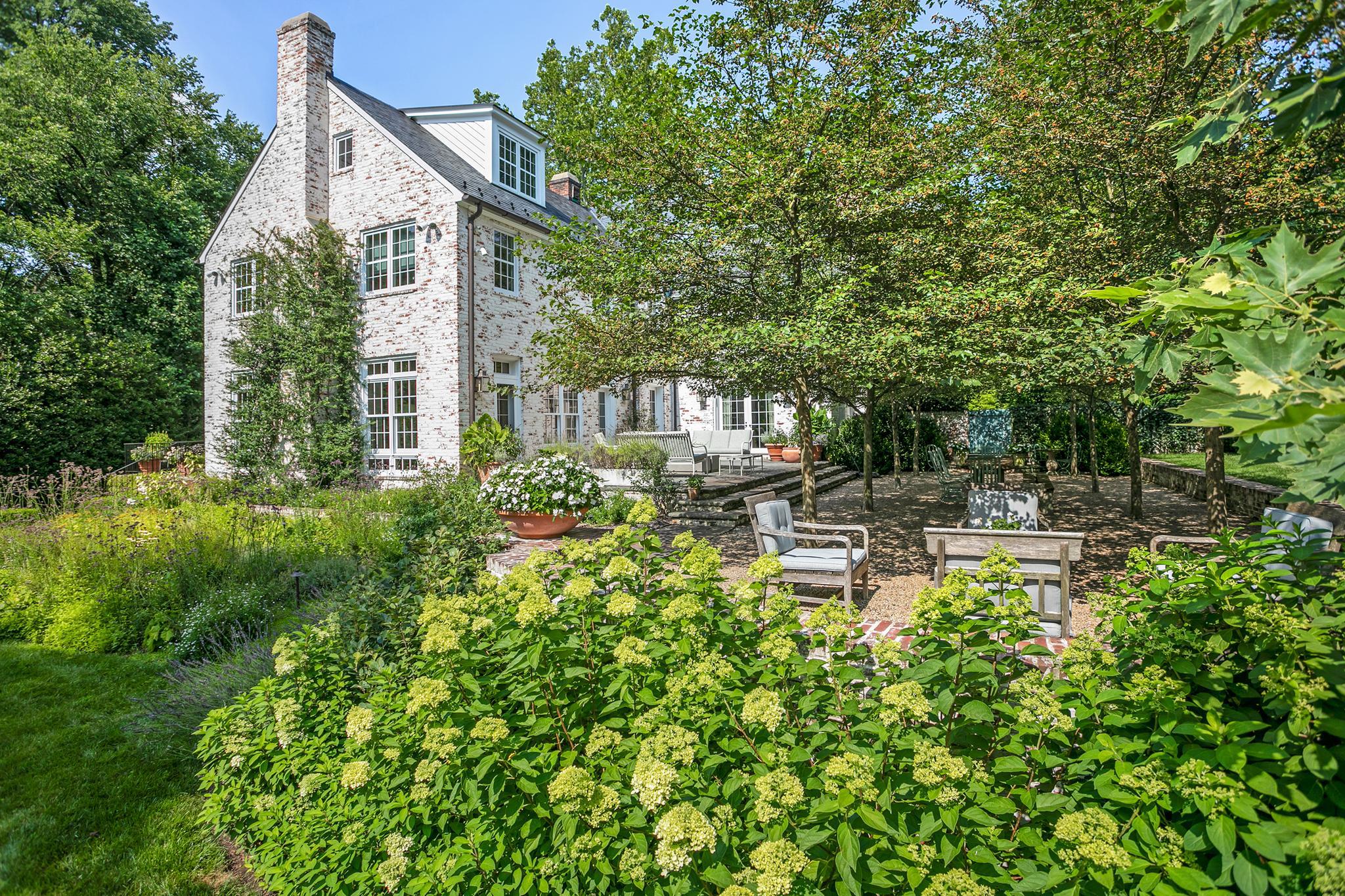 2824 Chain Bridge Road NW 