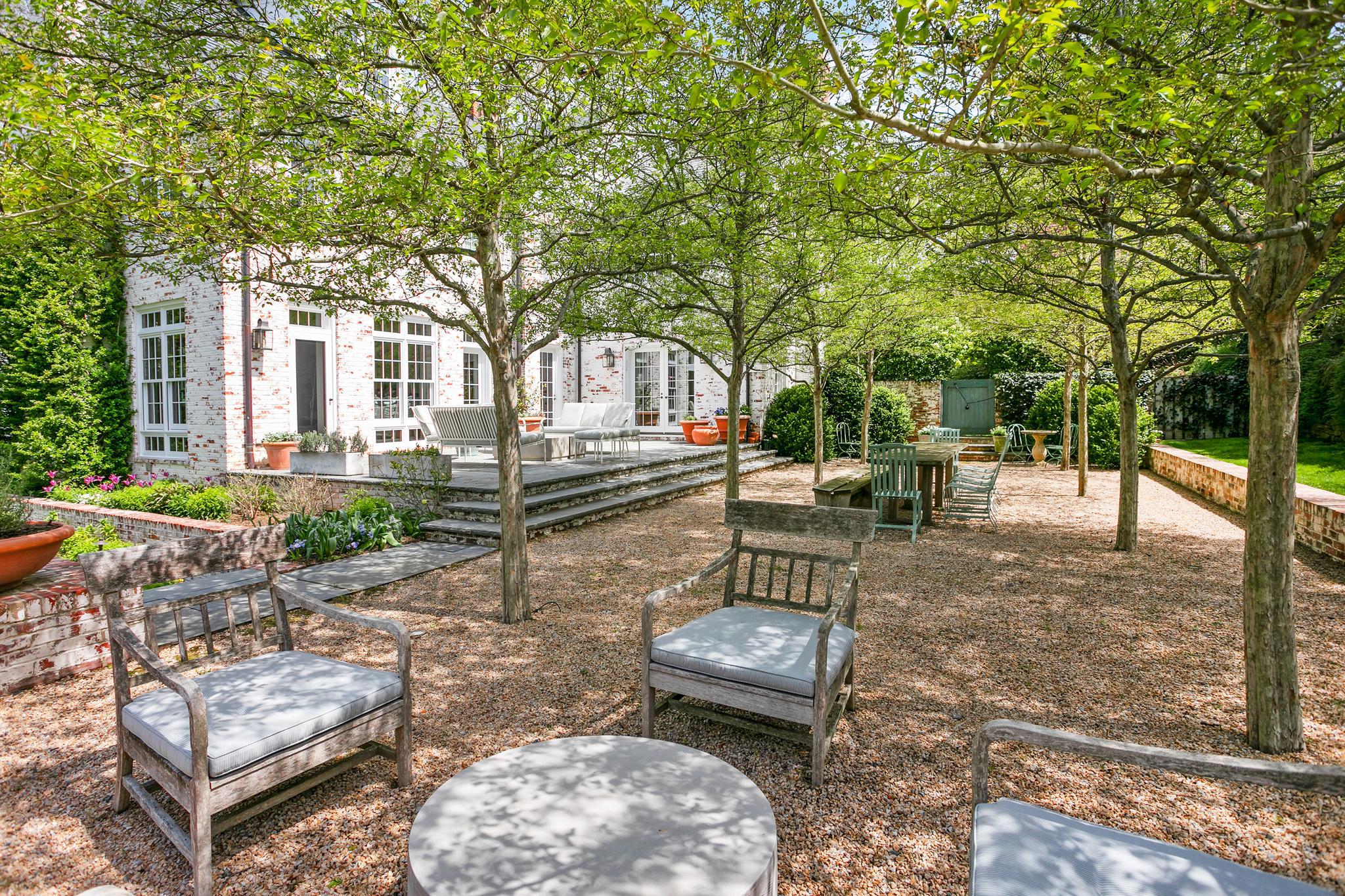 2824 Chain Bridge Road NW 