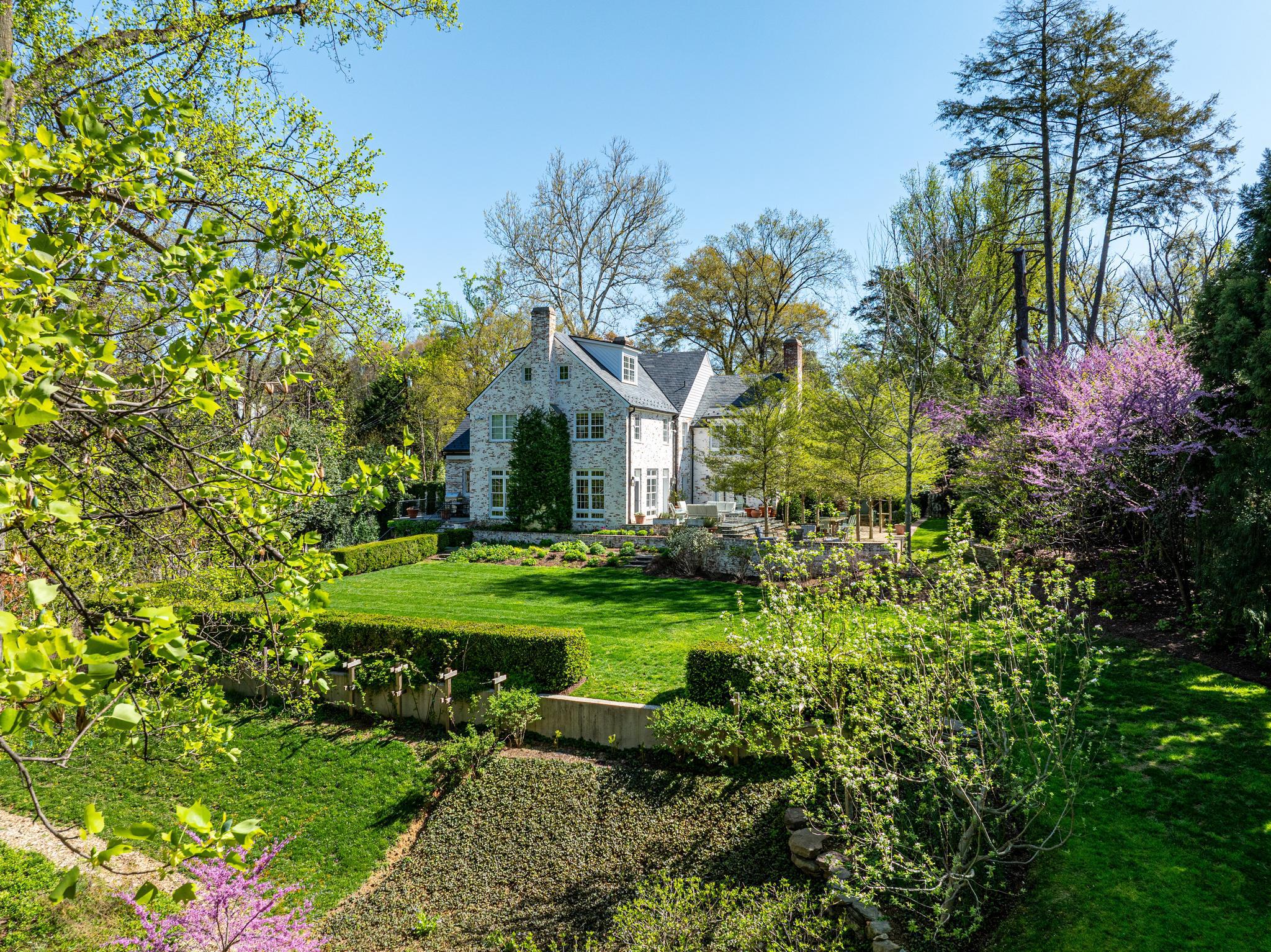 2824 Chain Bridge Road NW 
