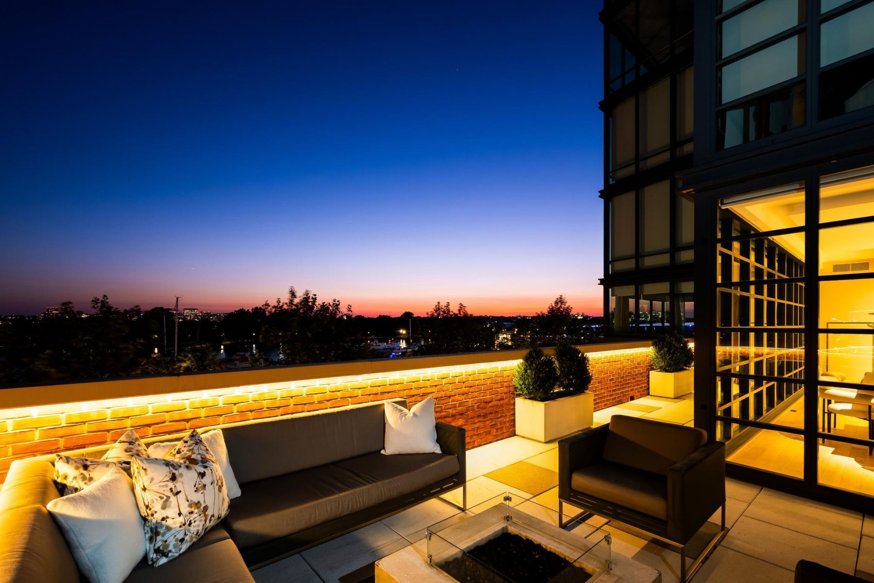 45 Sutton Square SW Unit# 306