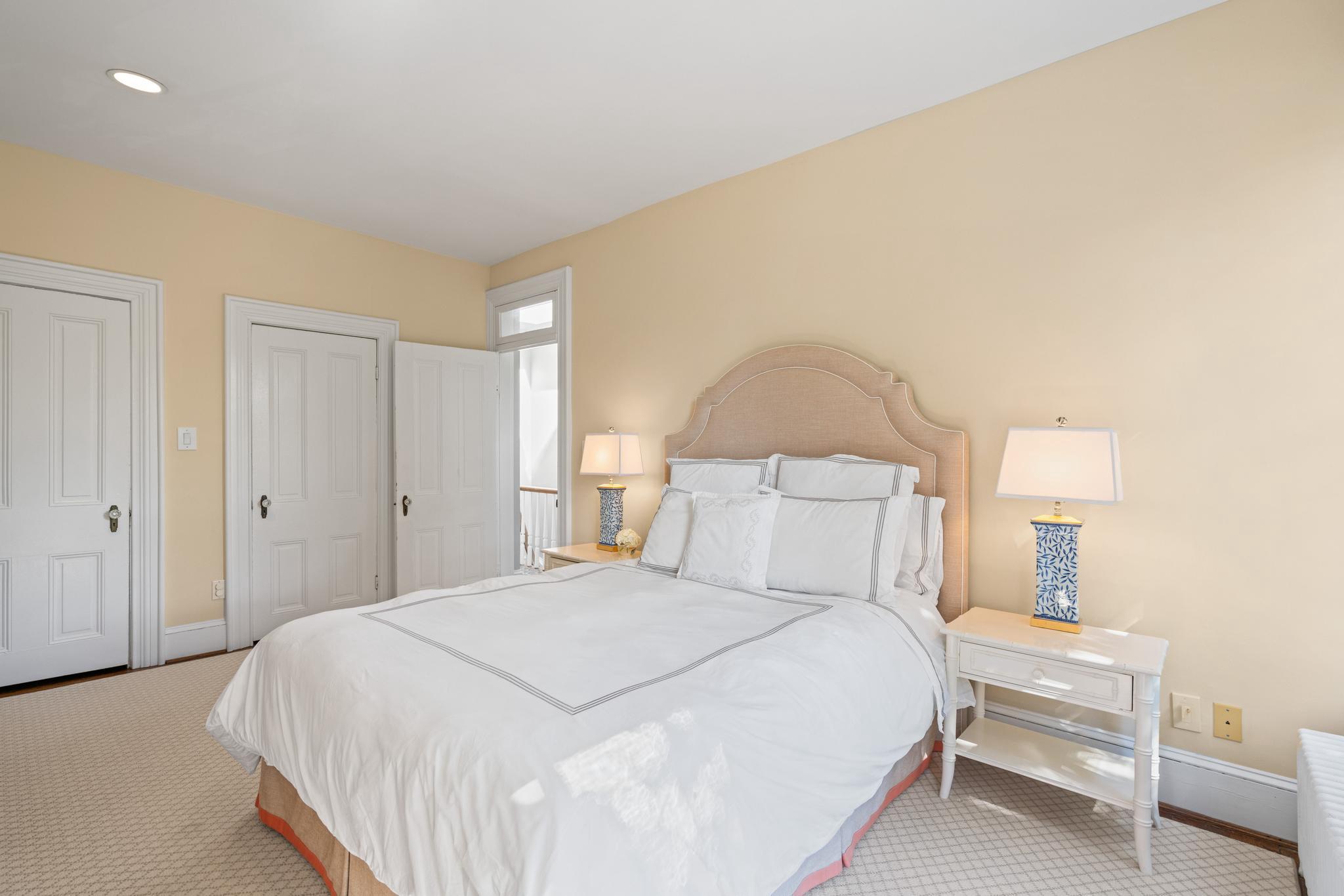 604 East Capitol Street NE 