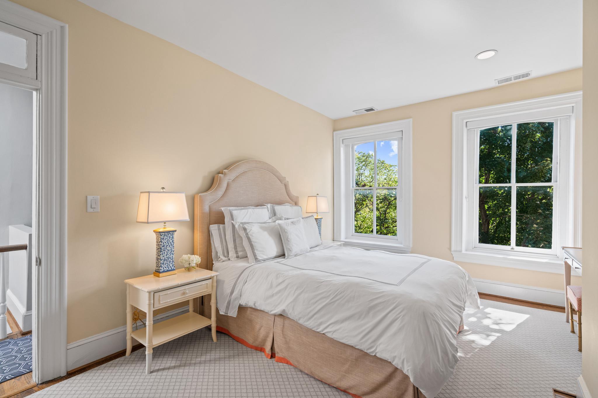 604 East Capitol Street NE 