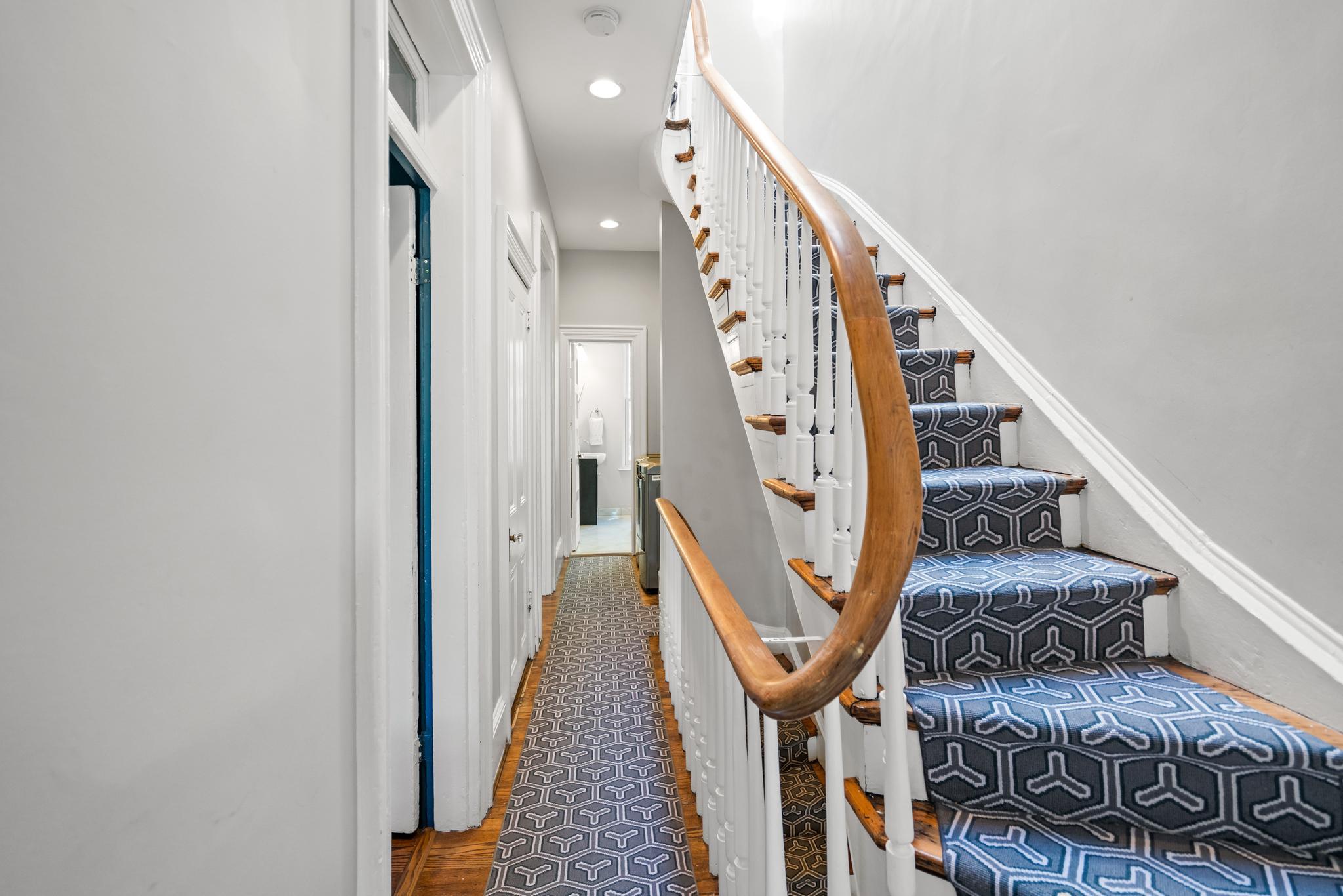 604 East Capitol Street NE 