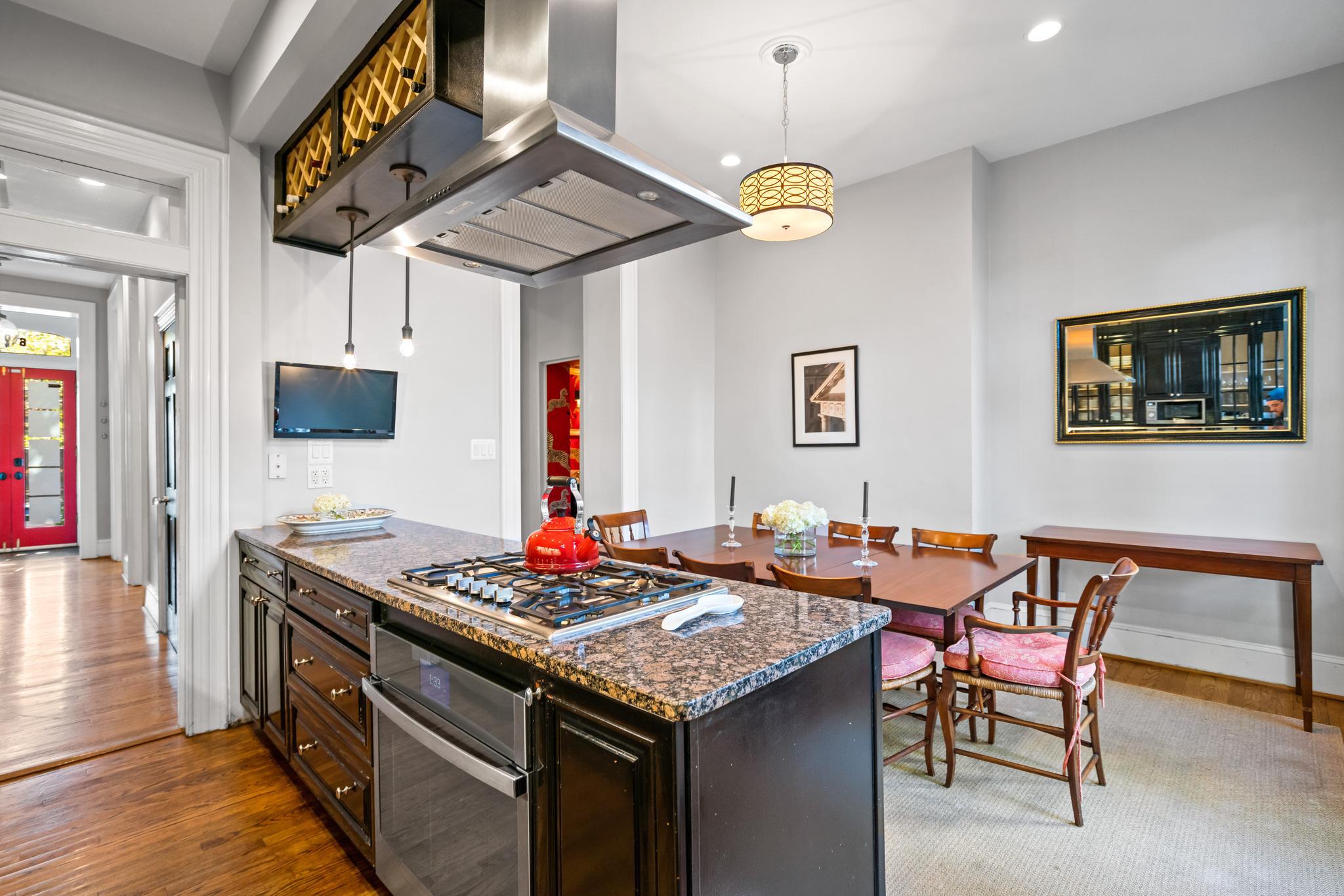 604 East Capitol Street NE 