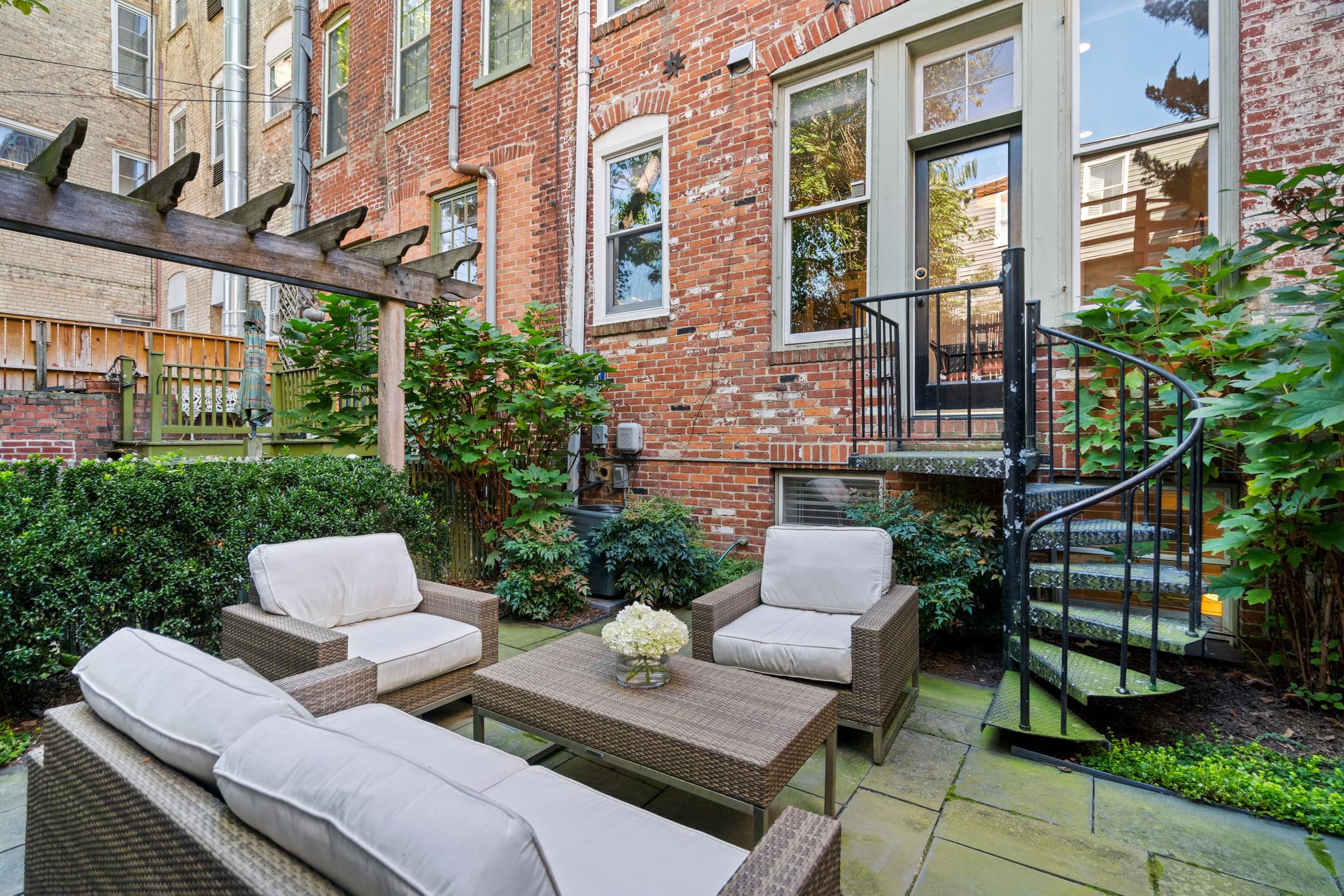 604 East Capitol Street NE 