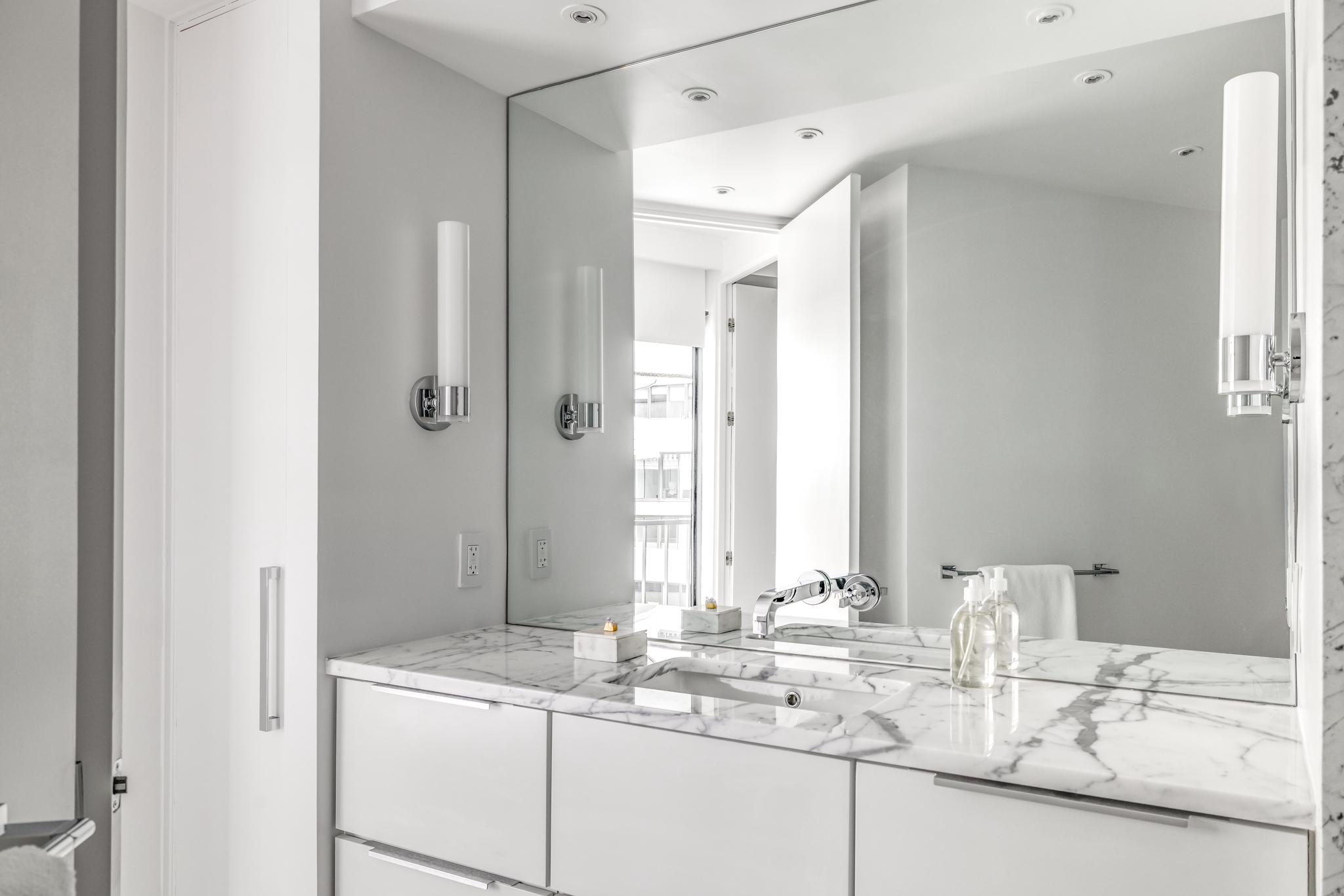 2500 Virginia Ave NW Unit# 714