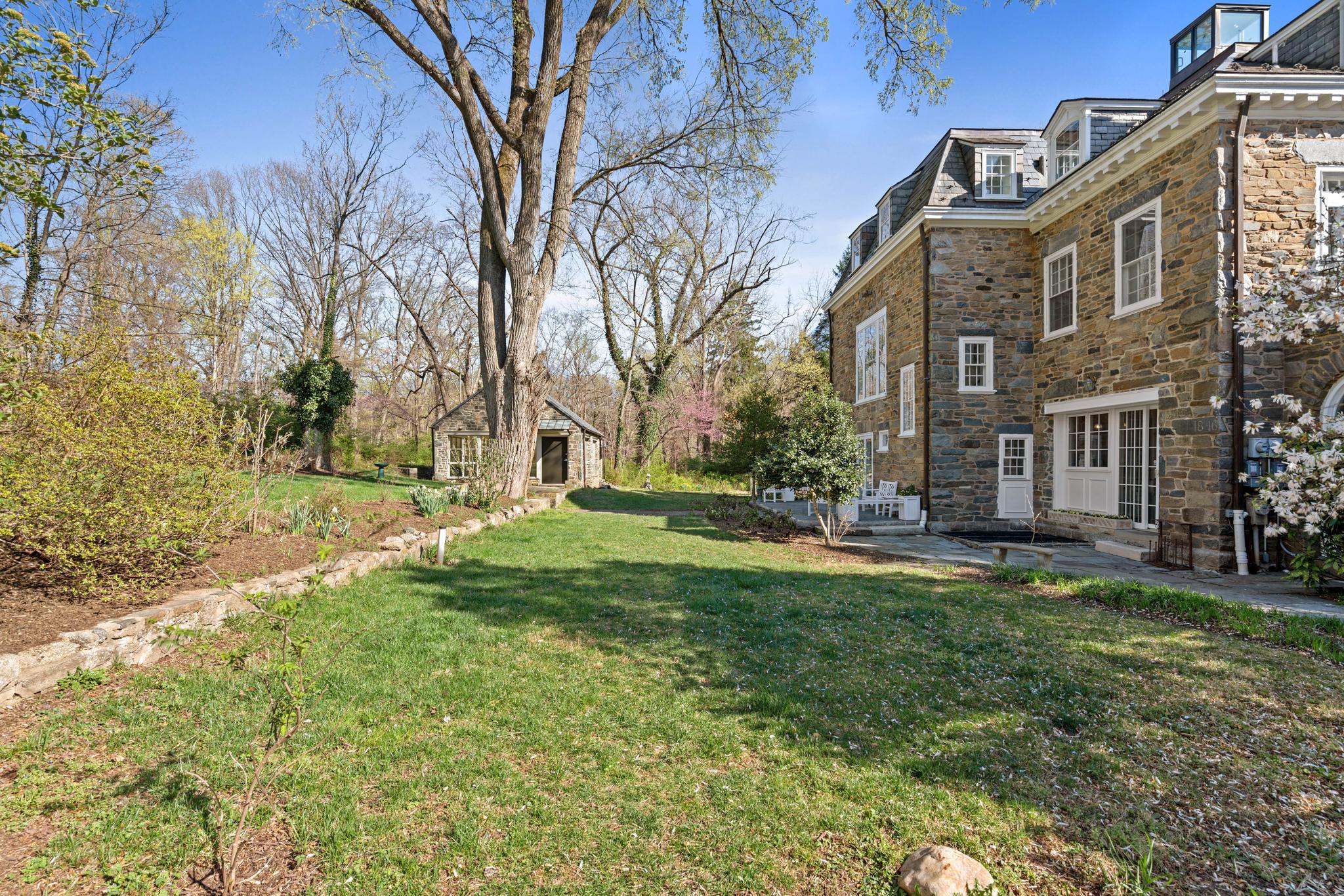 2325 Porter Street NW 