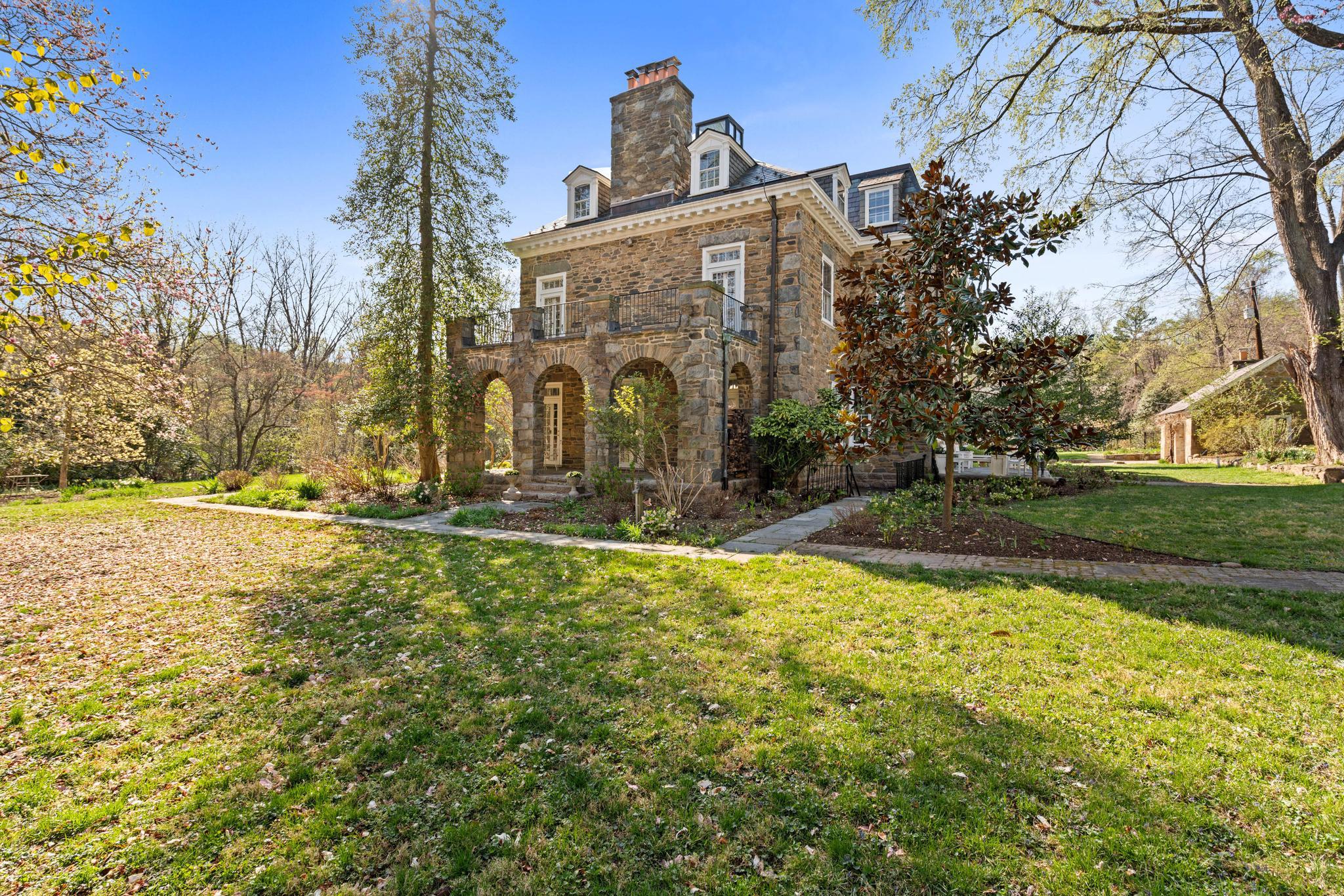 2325 Porter Street NW 