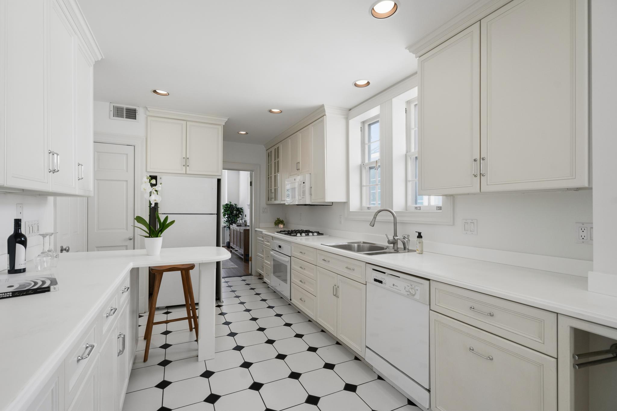 4505 Klingle Street NW