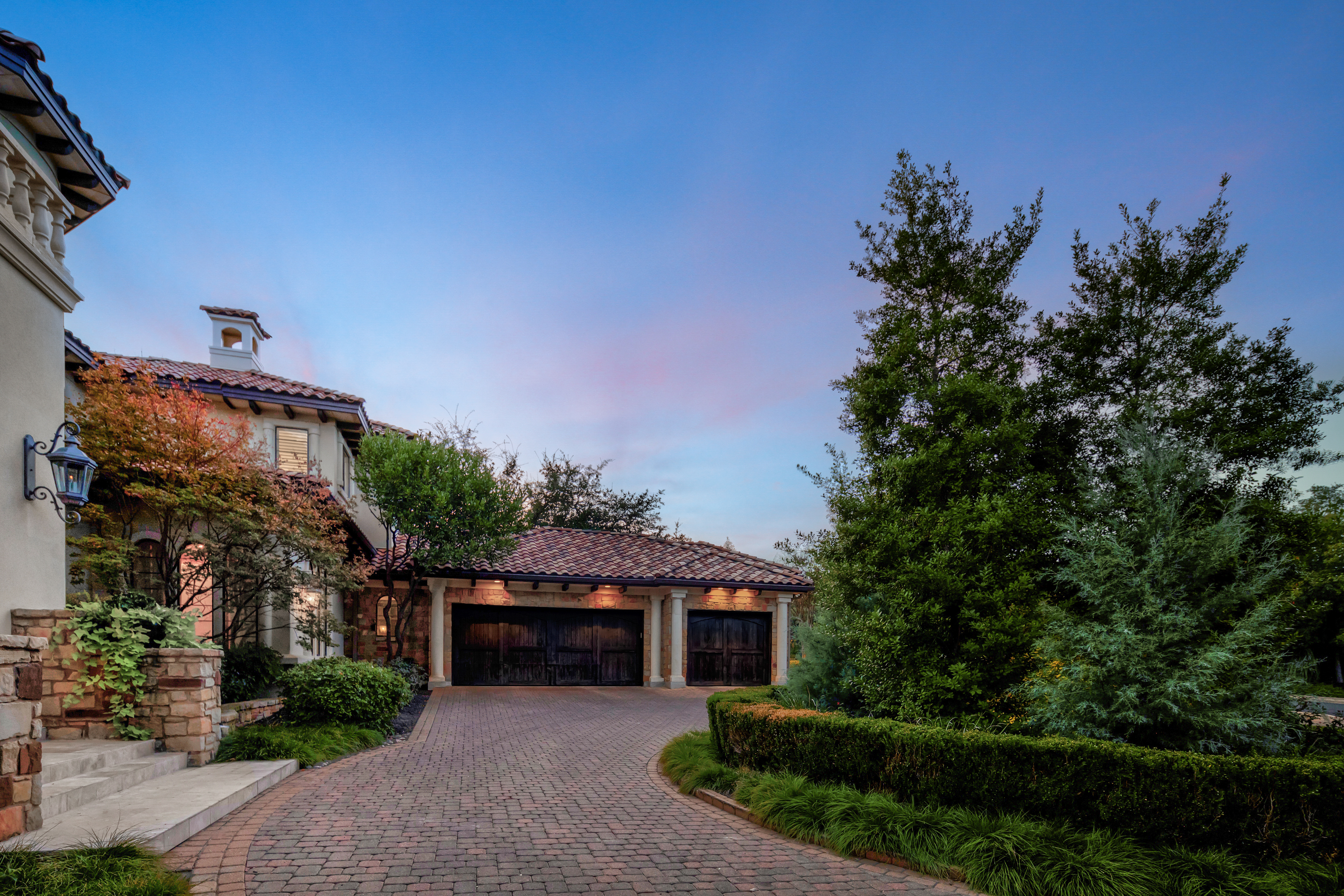 2911 Regents Park 