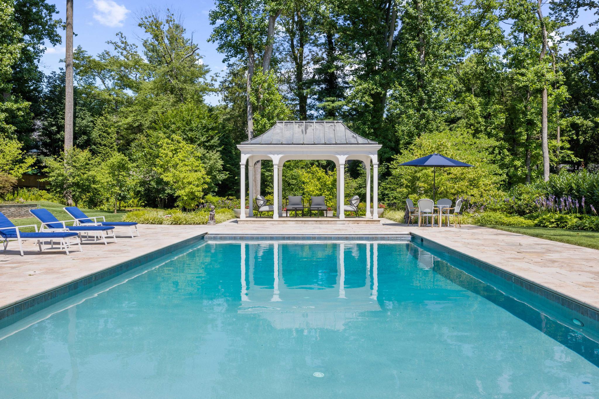 8801& 8799 Fernwood Rd 