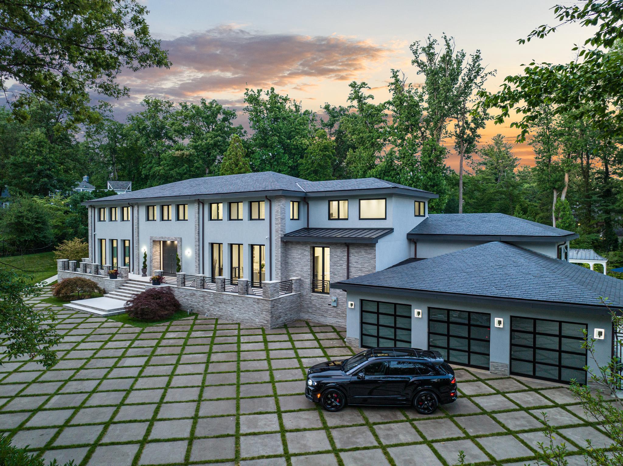 8801& 8799 Fernwood Rd 