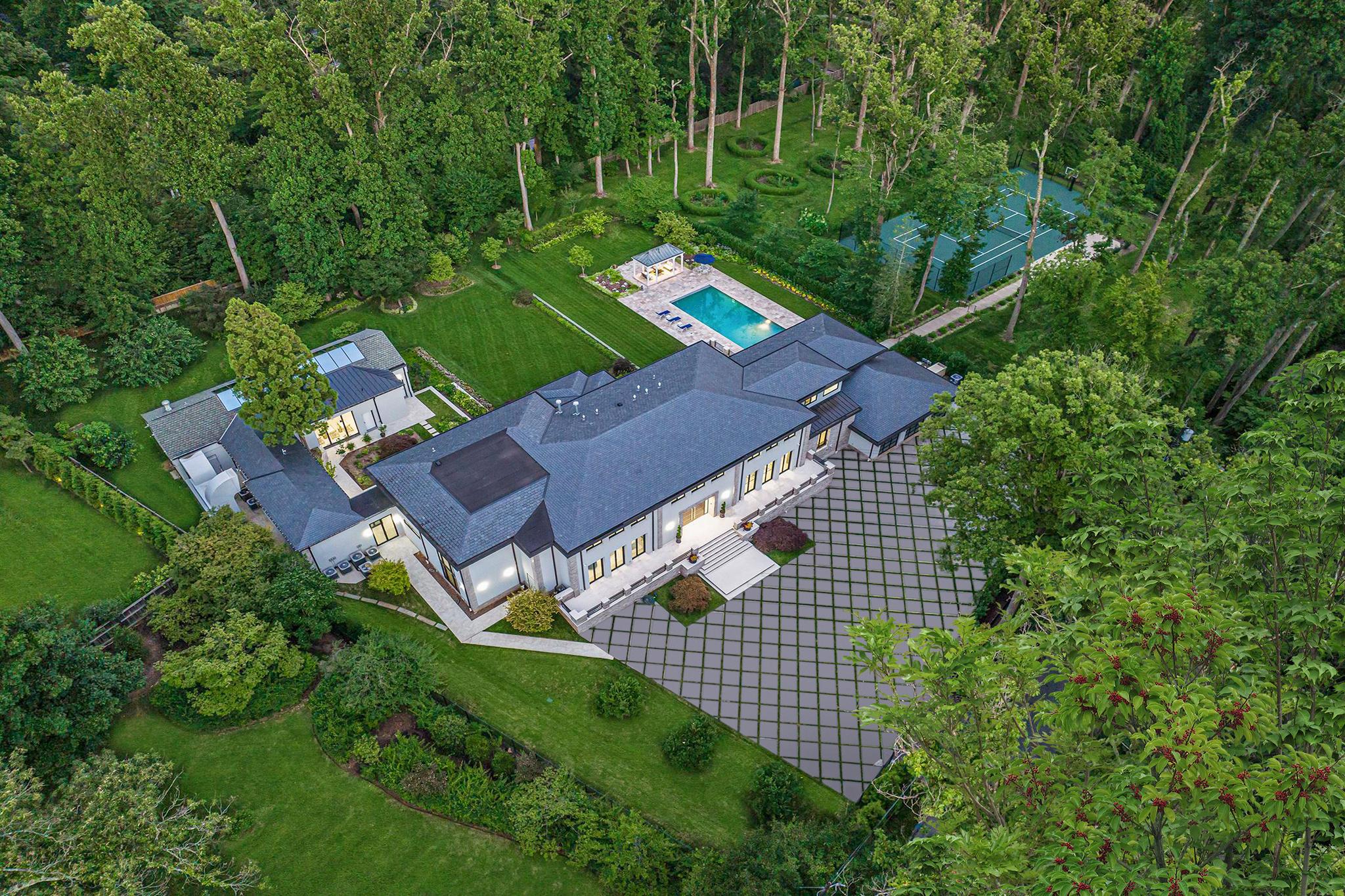 8801& 8799 Fernwood Rd 