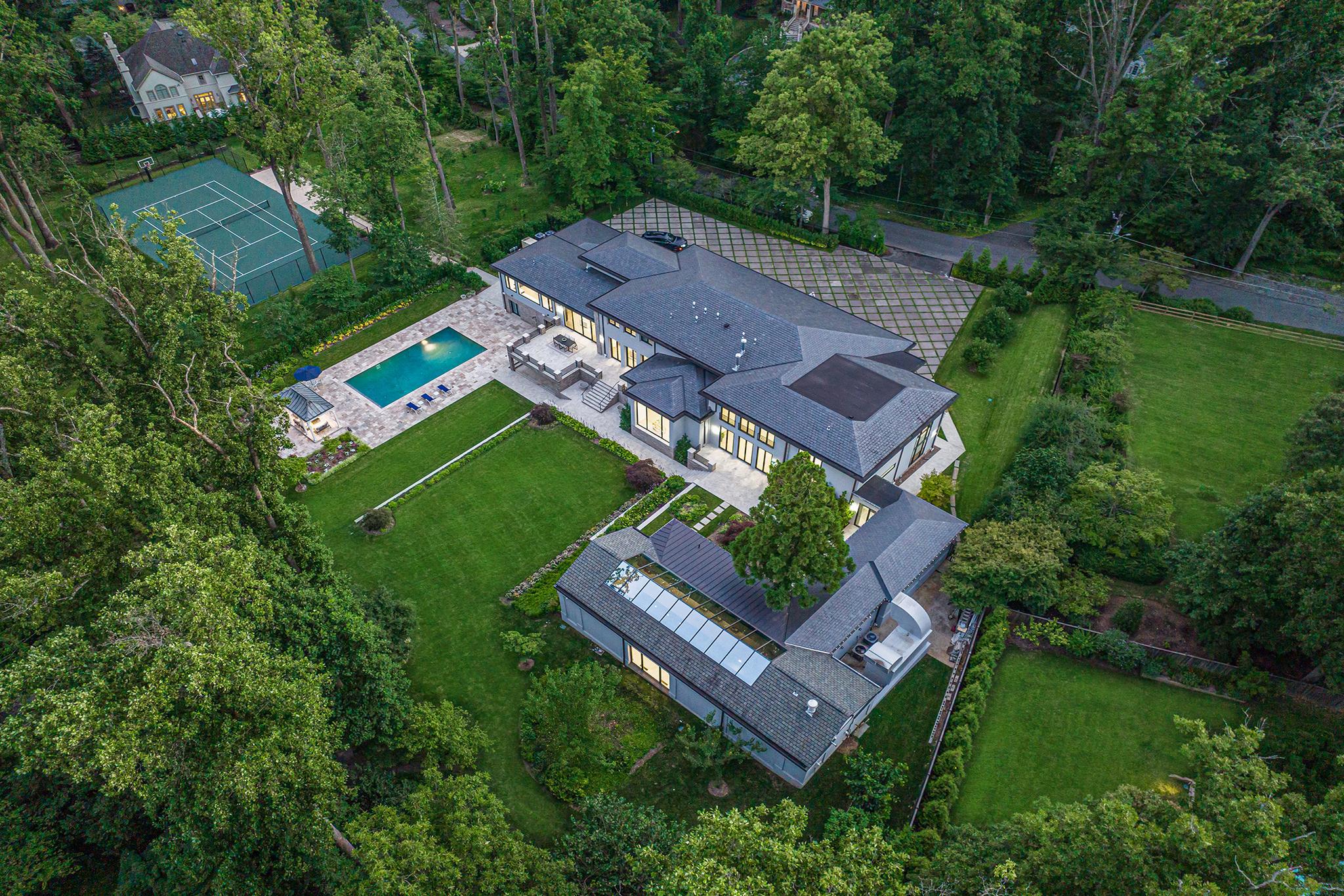 8801& 8799 Fernwood Rd 