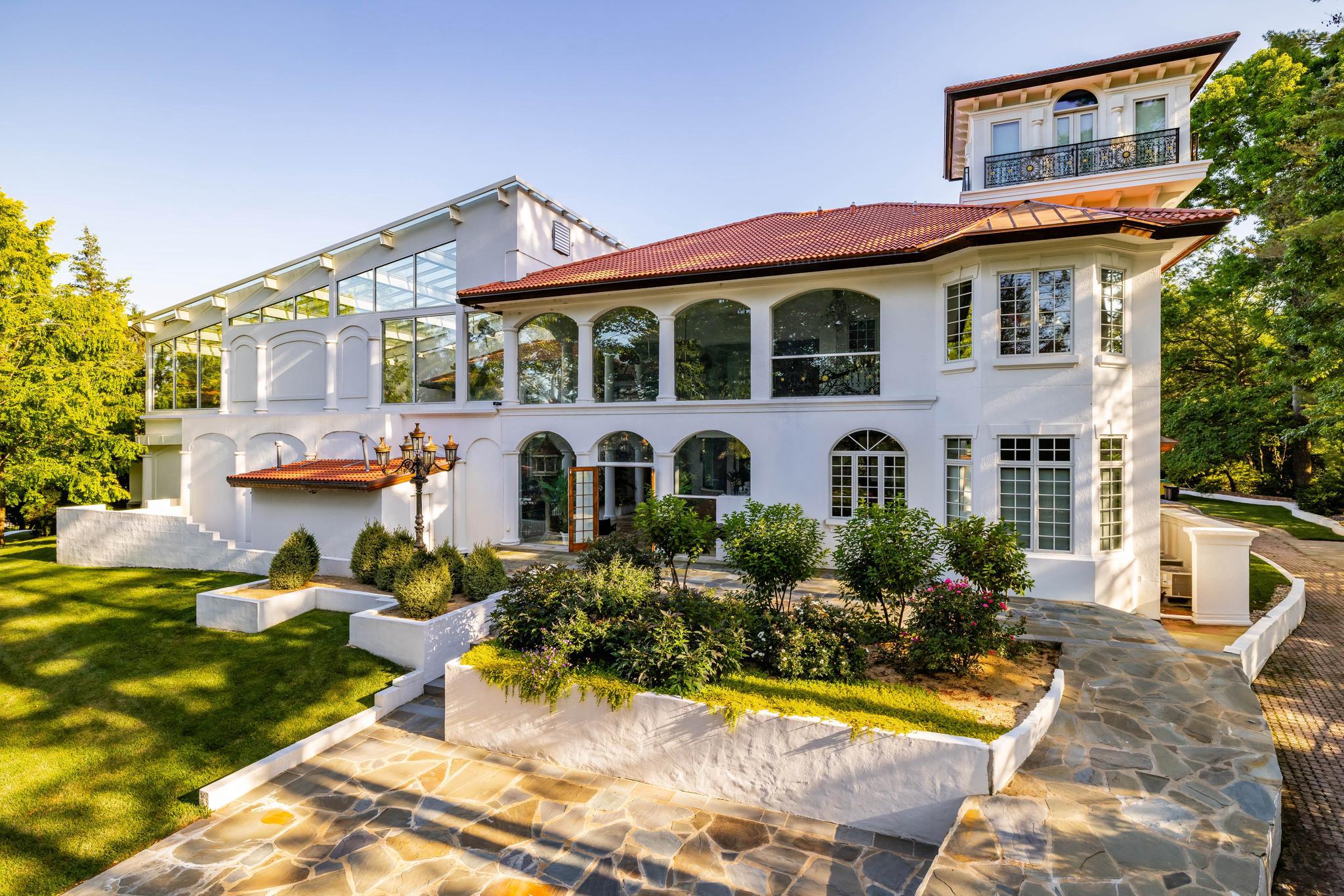 9101 River Road 