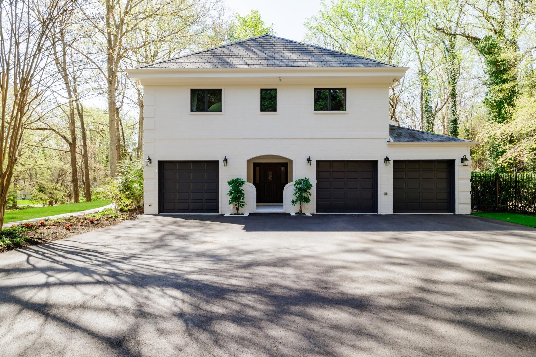 9200 Hollyoak Drive 