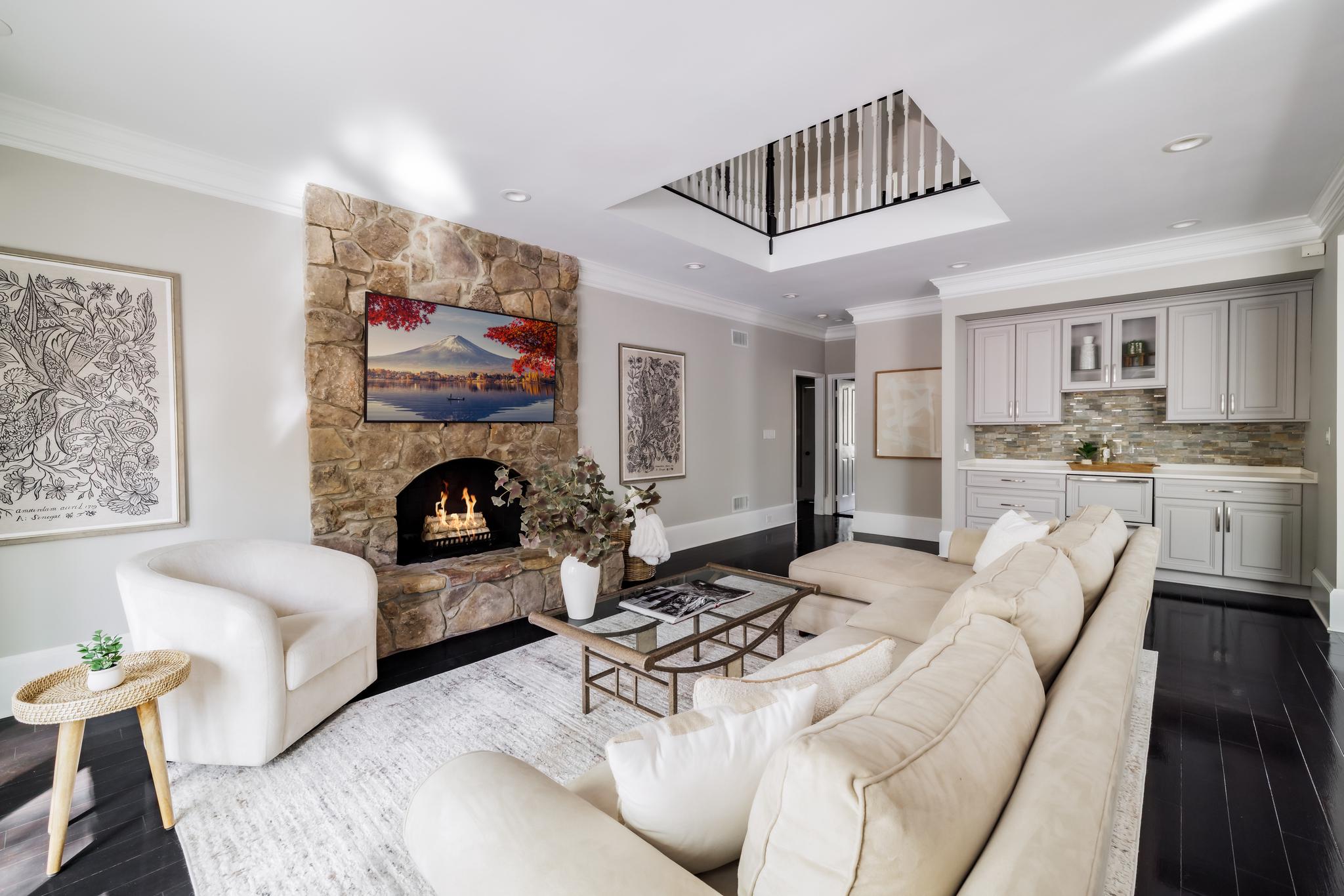9200 Hollyoak Drive 