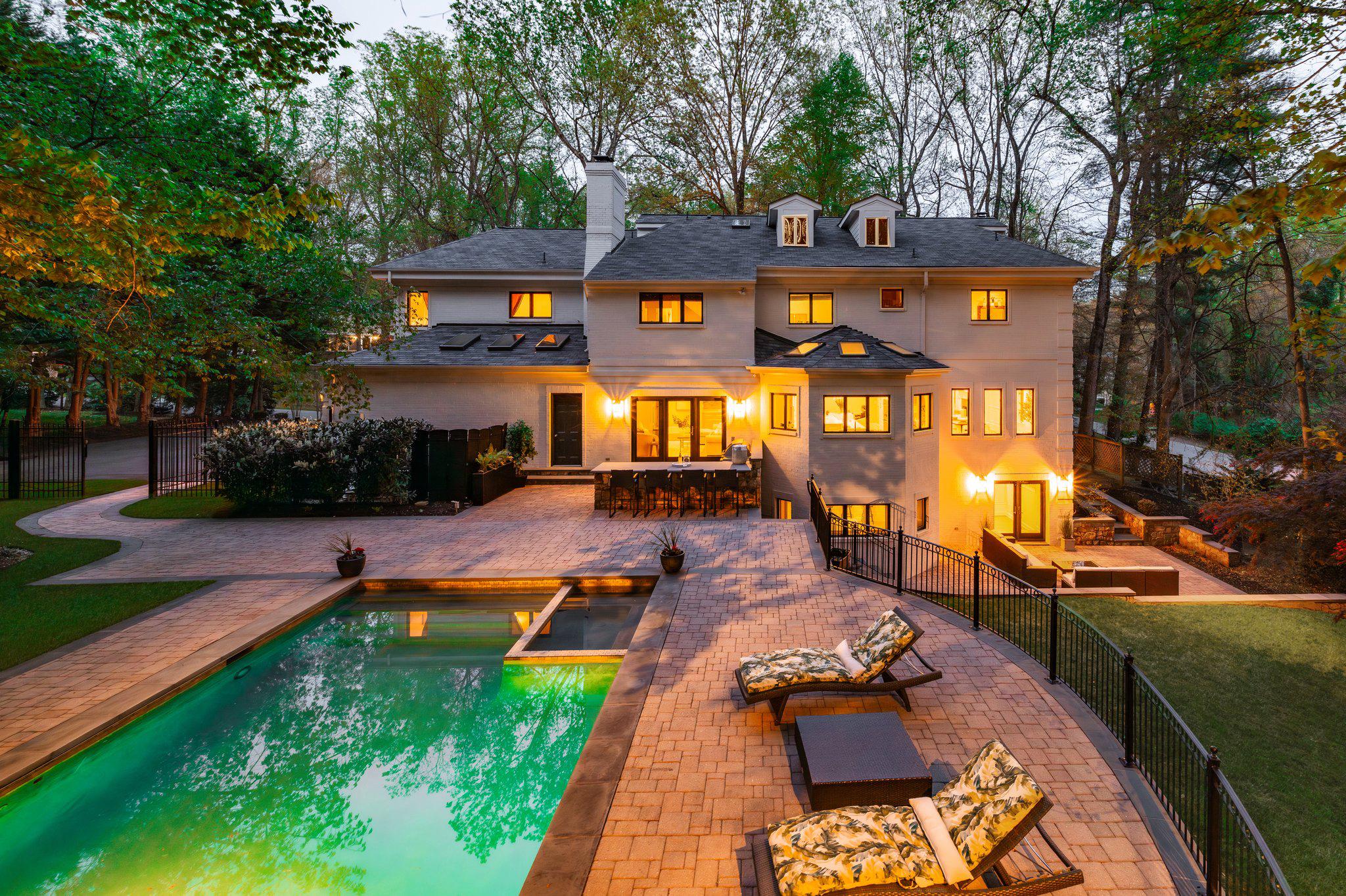 9200 Hollyoak Drive 