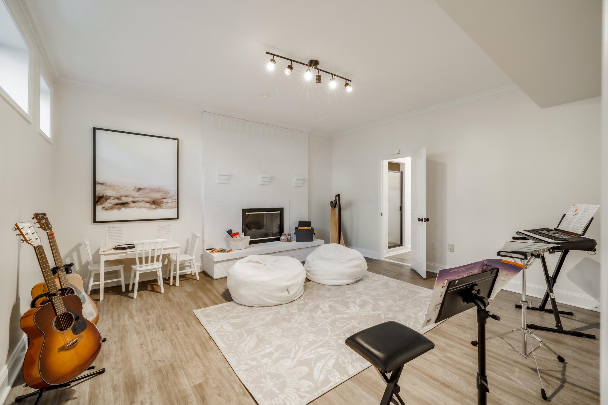 9200 Hollyoak Drive 