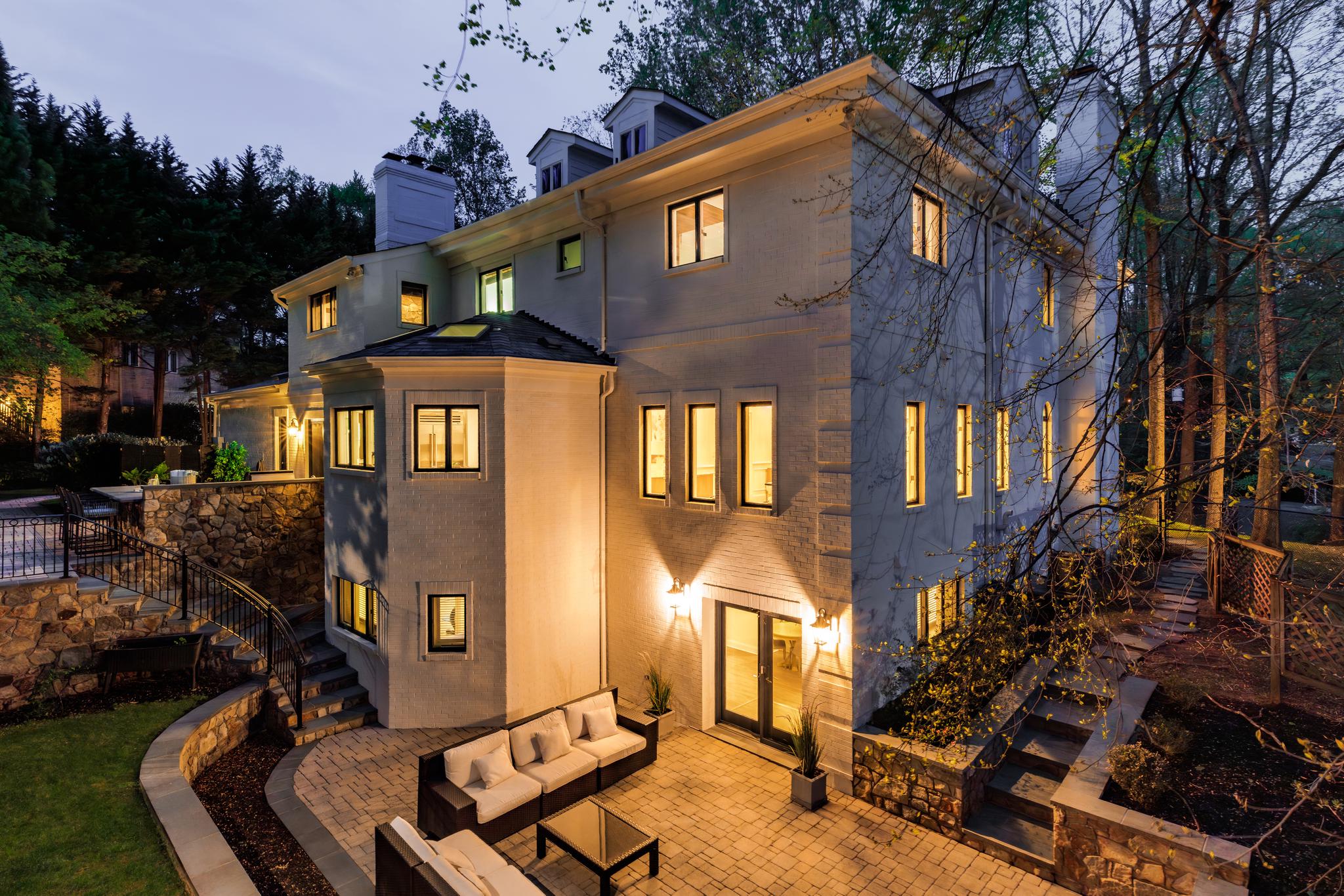 9200 Hollyoak Drive 