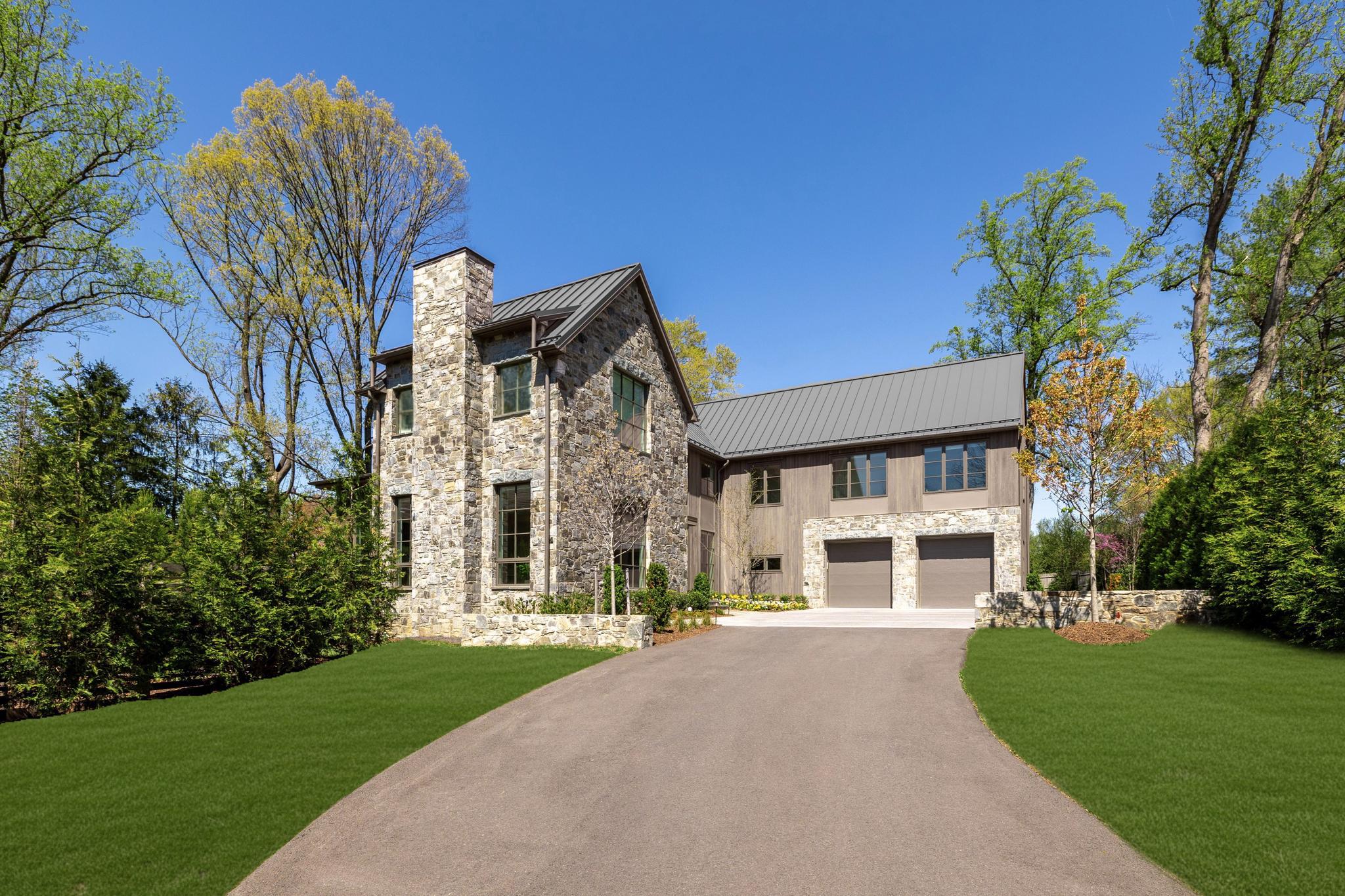 7027 Longwood Drive 