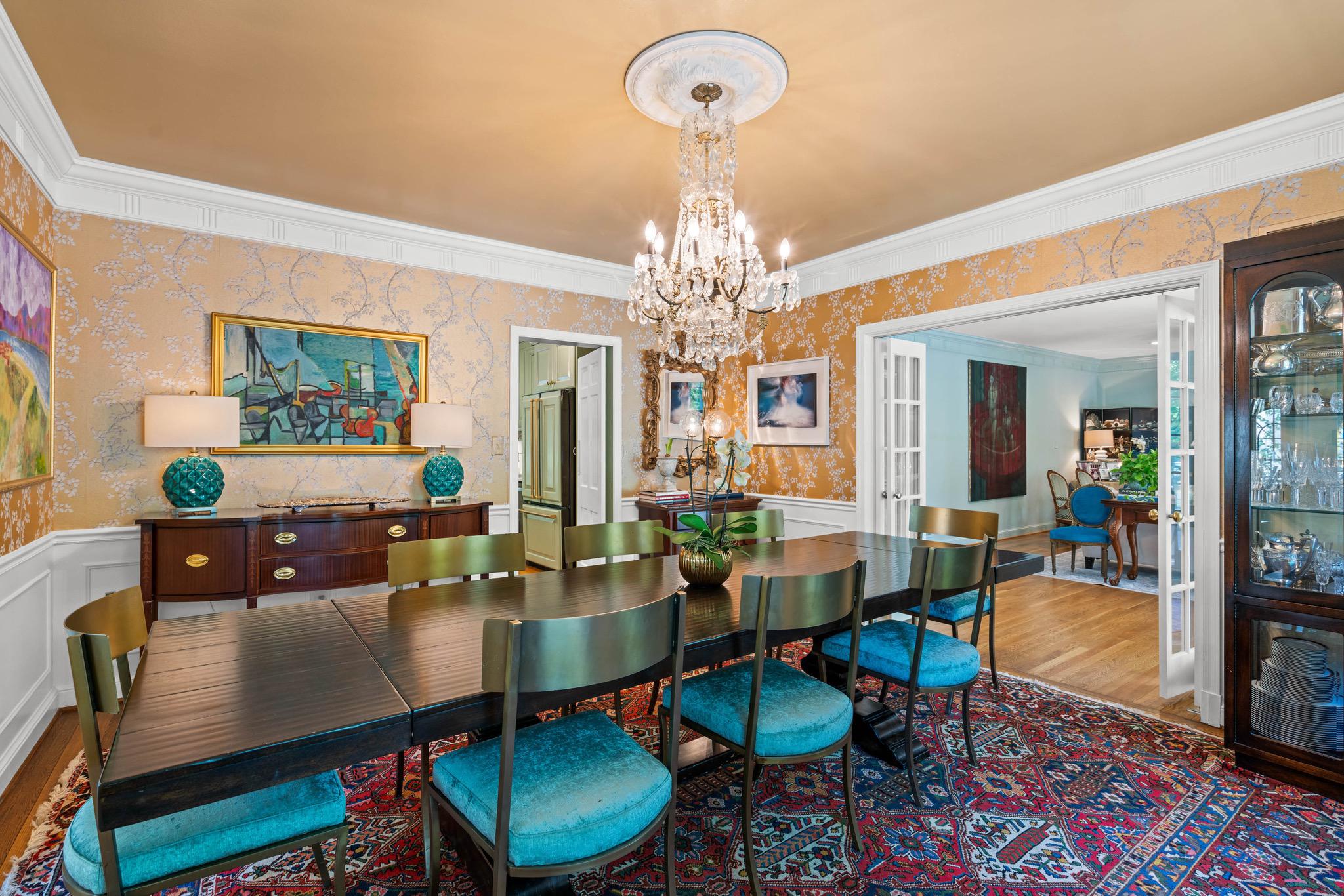 8 Farmington Court 