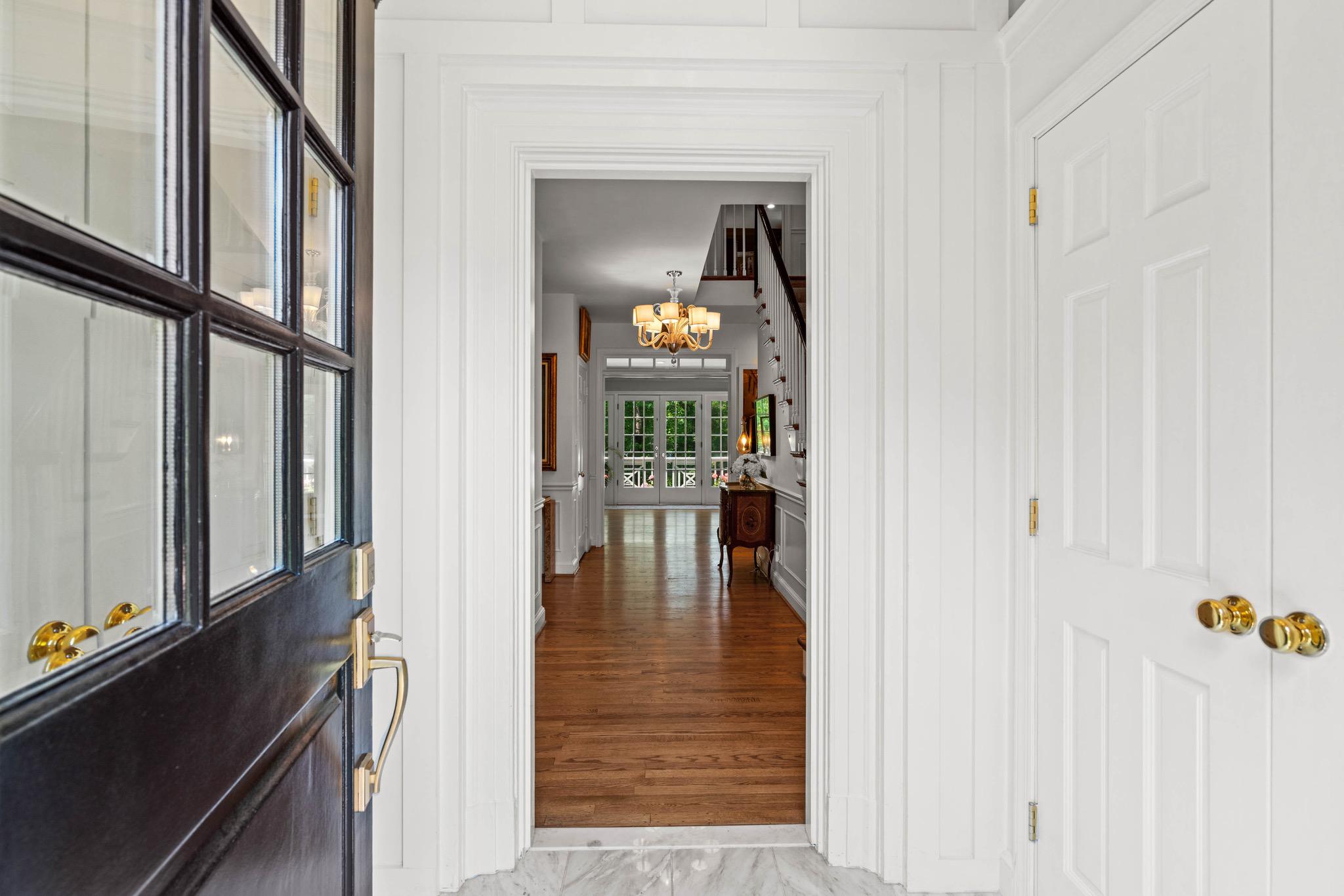8 Farmington Court 