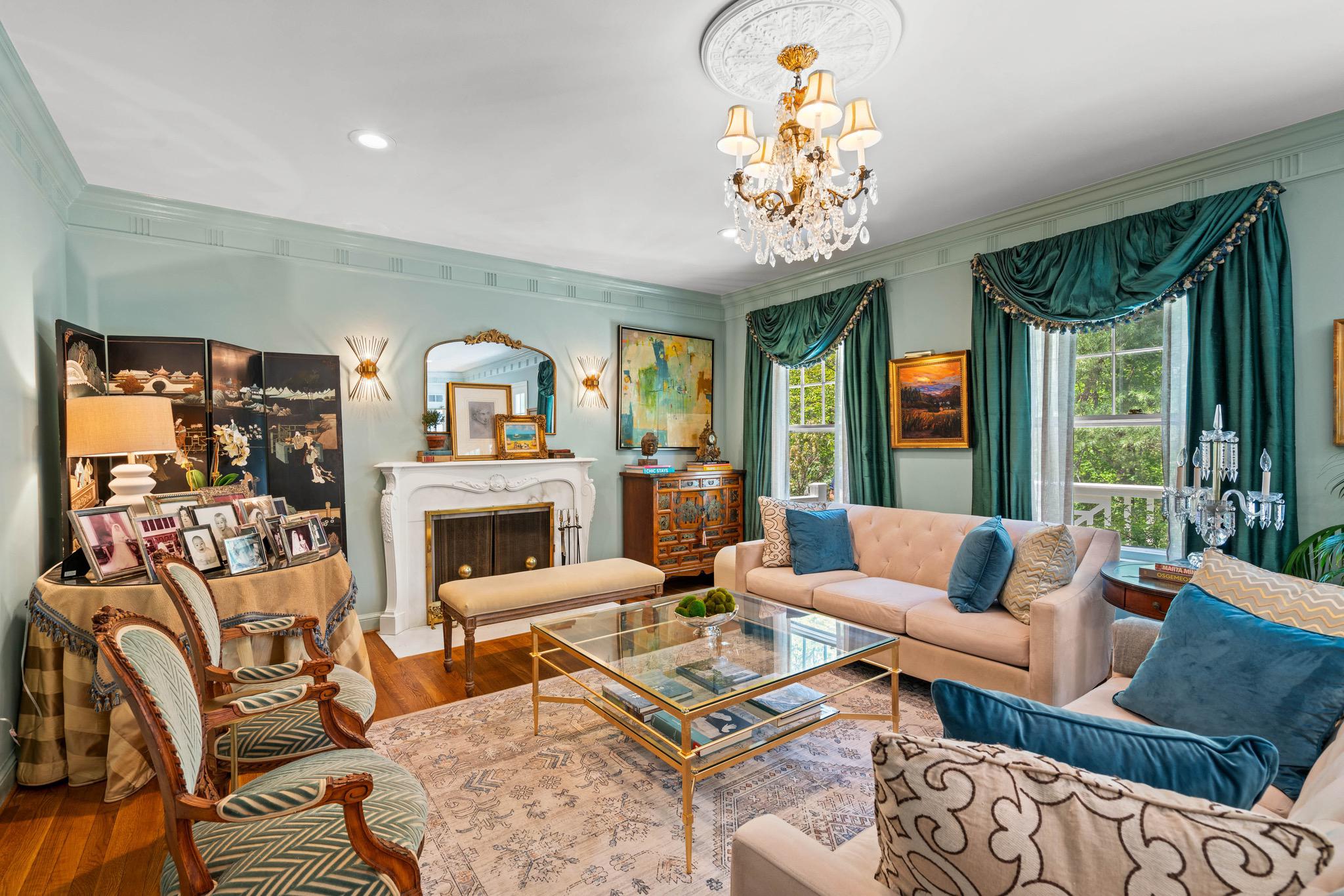 8 Farmington Court 
