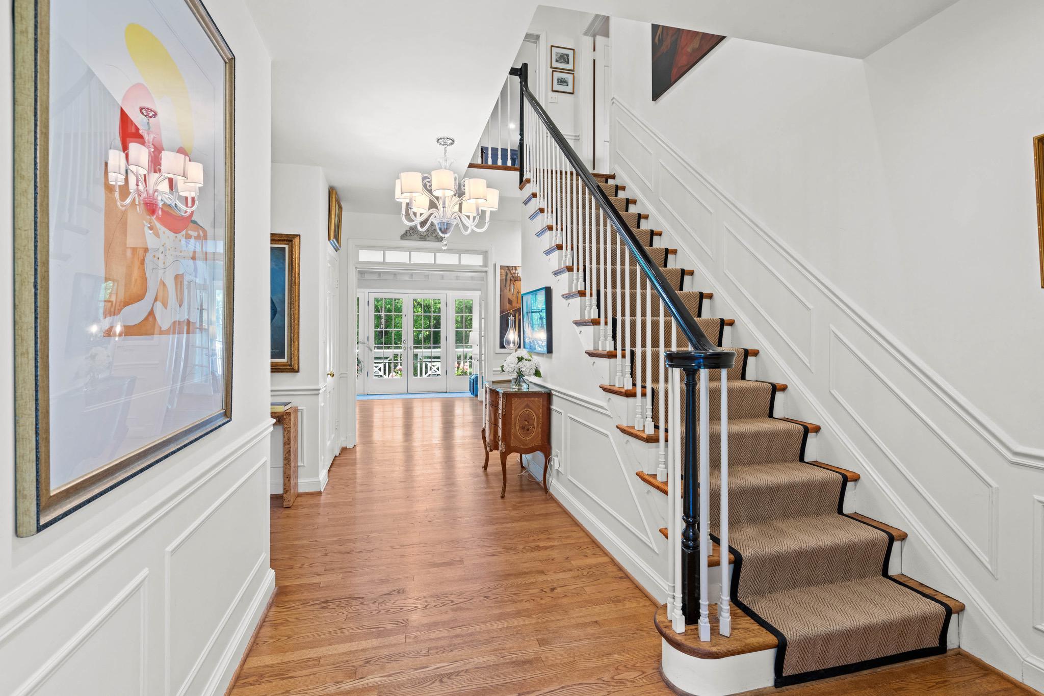 8 Farmington Court 