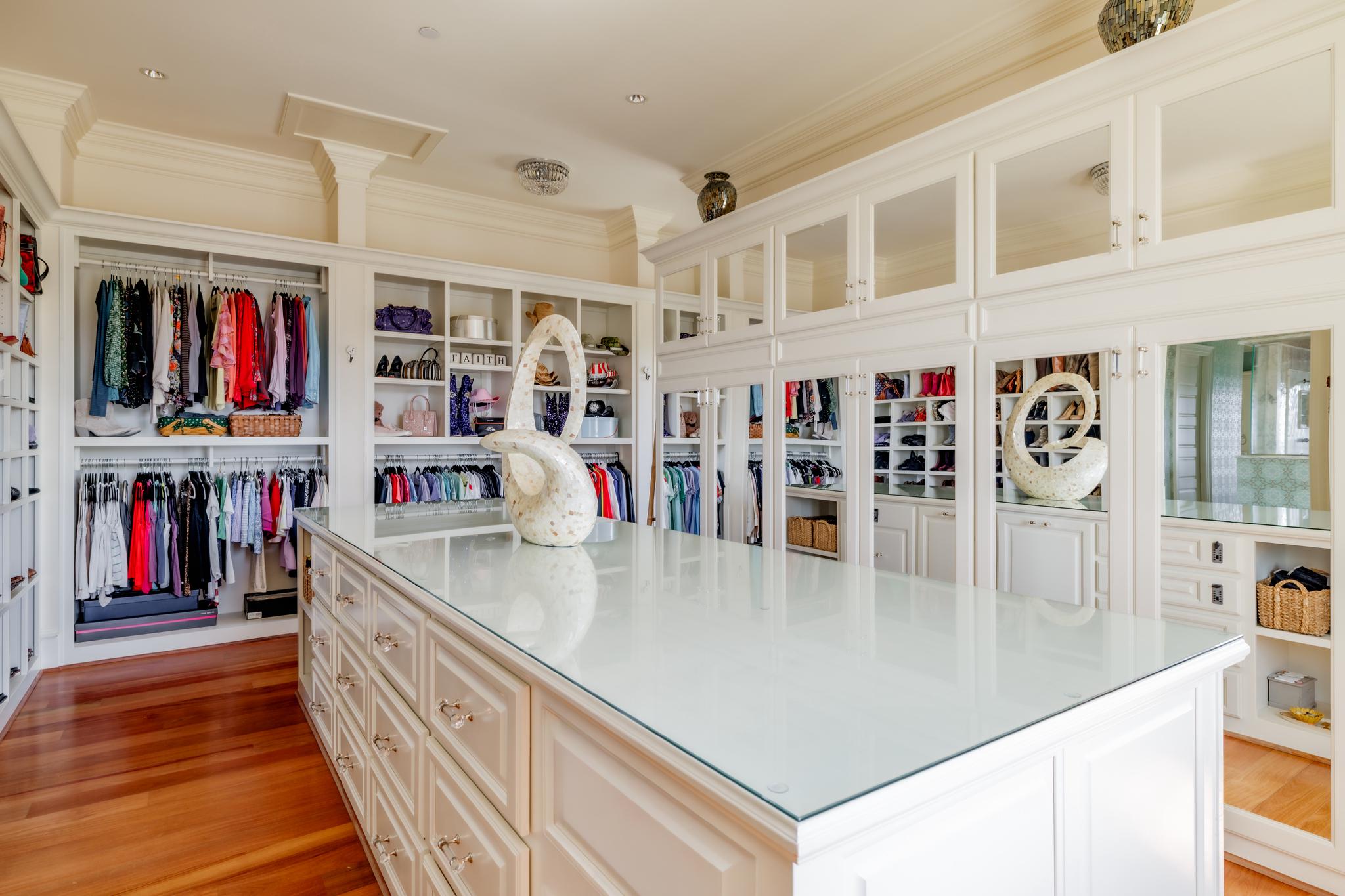200 Bridgeview Lane 