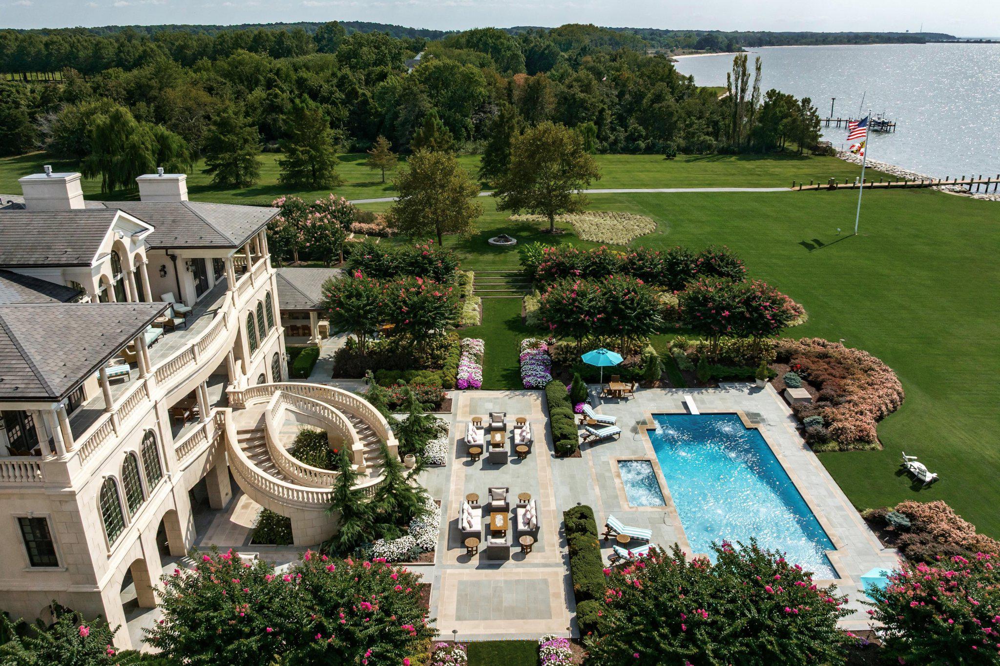 200 Bridgeview Lane 