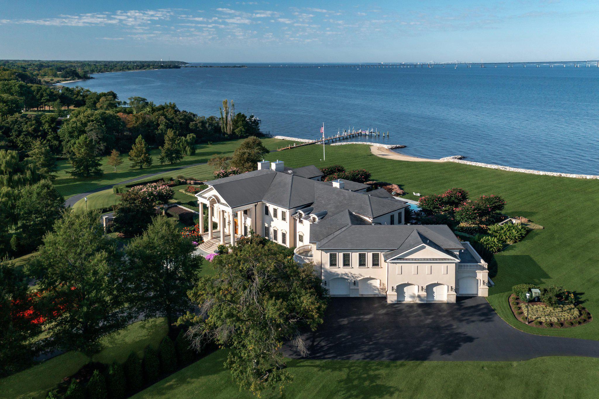 200 Bridgeview Lane 
