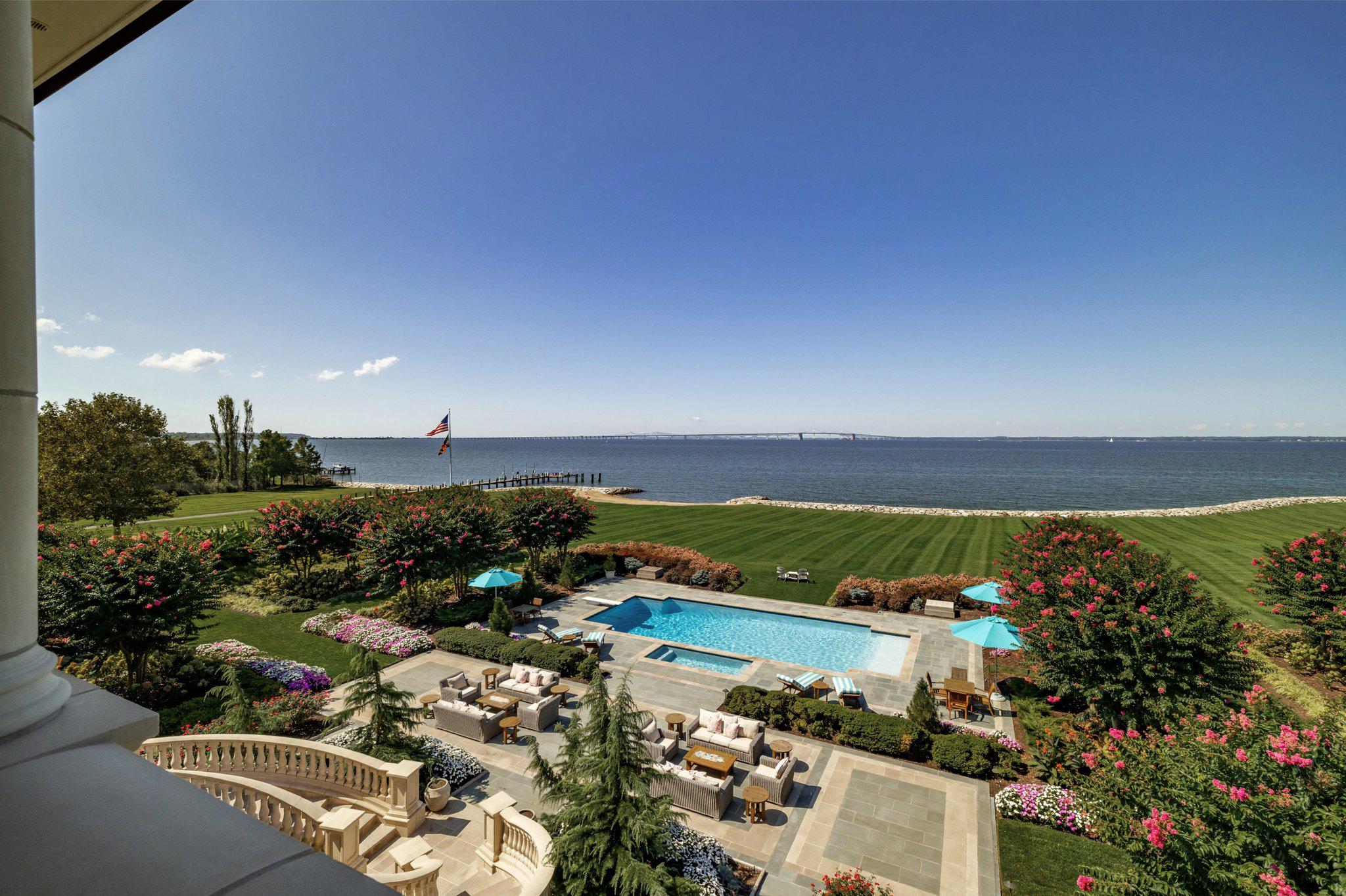 200 Bridgeview Lane 