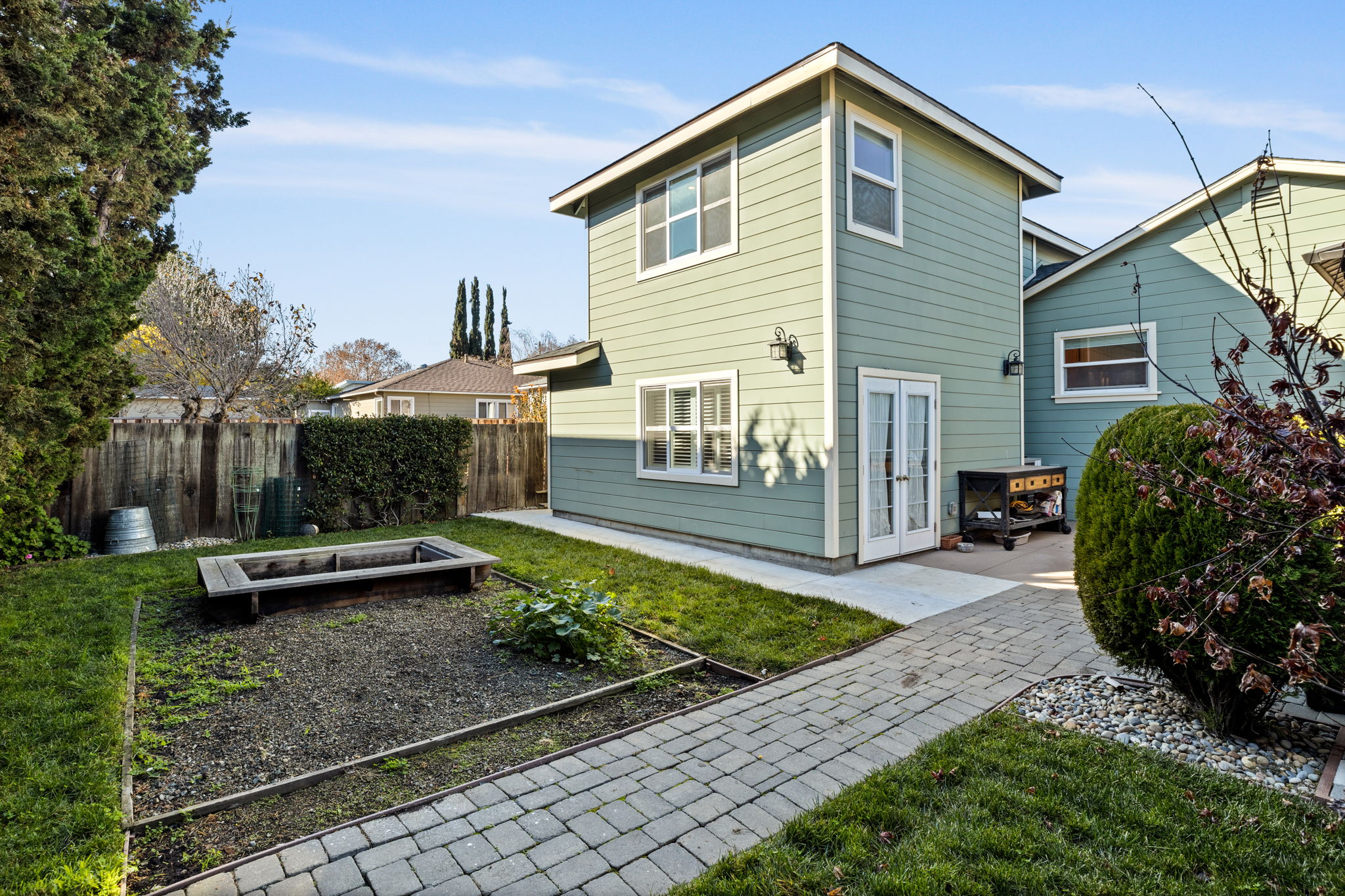 957 Hall Street 