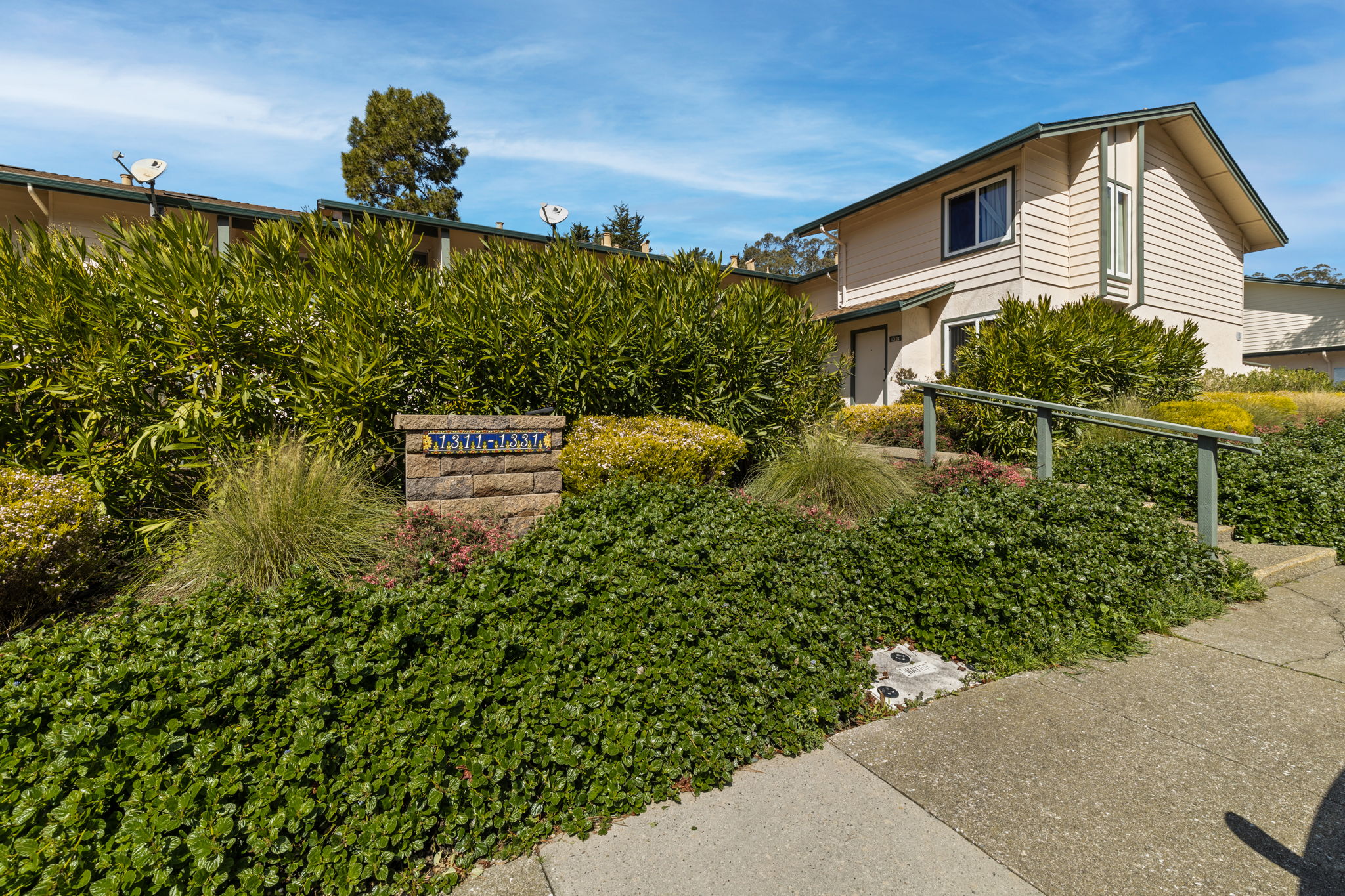 1327 Terra Nova Boulevard 