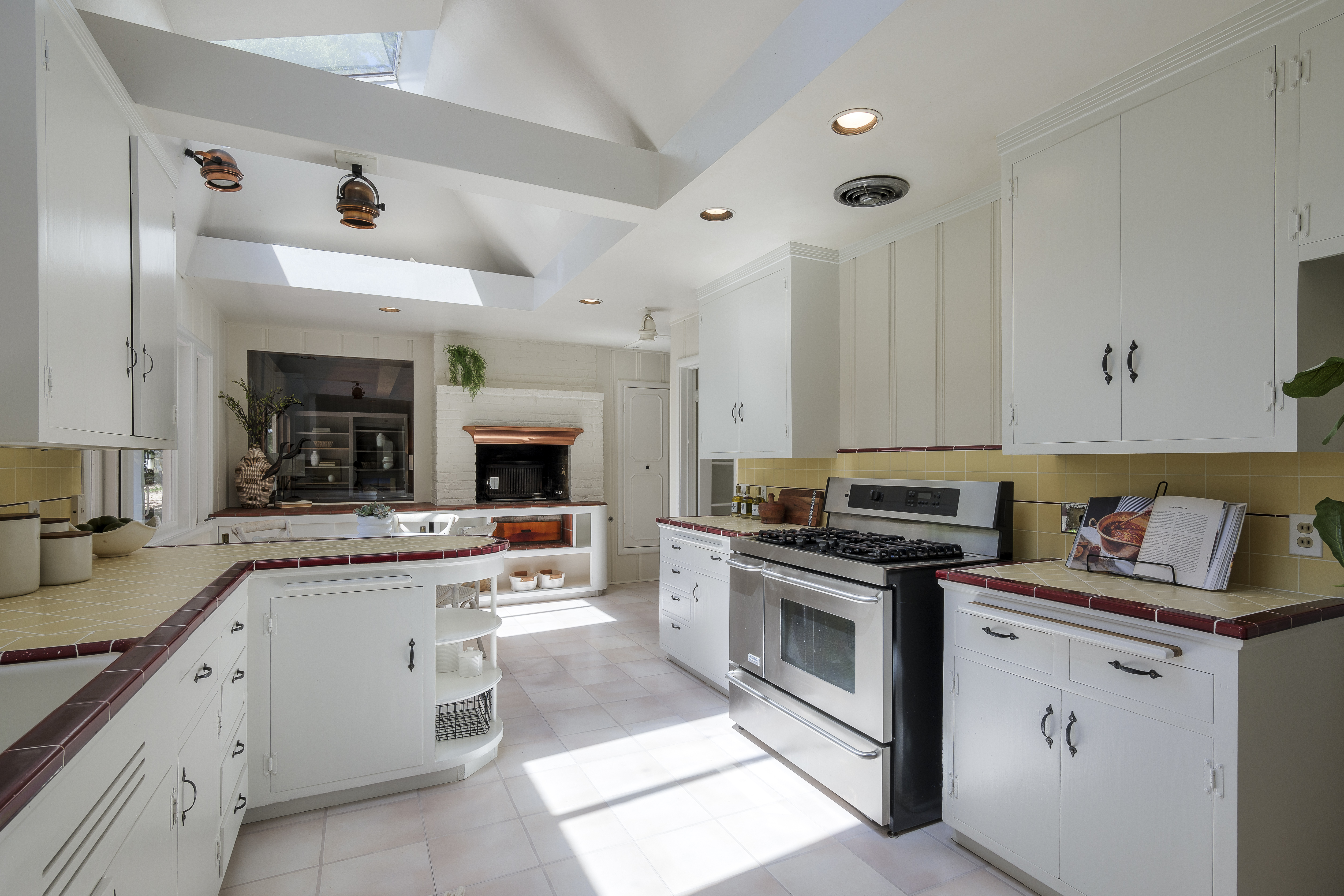 153 Toyon Road 
