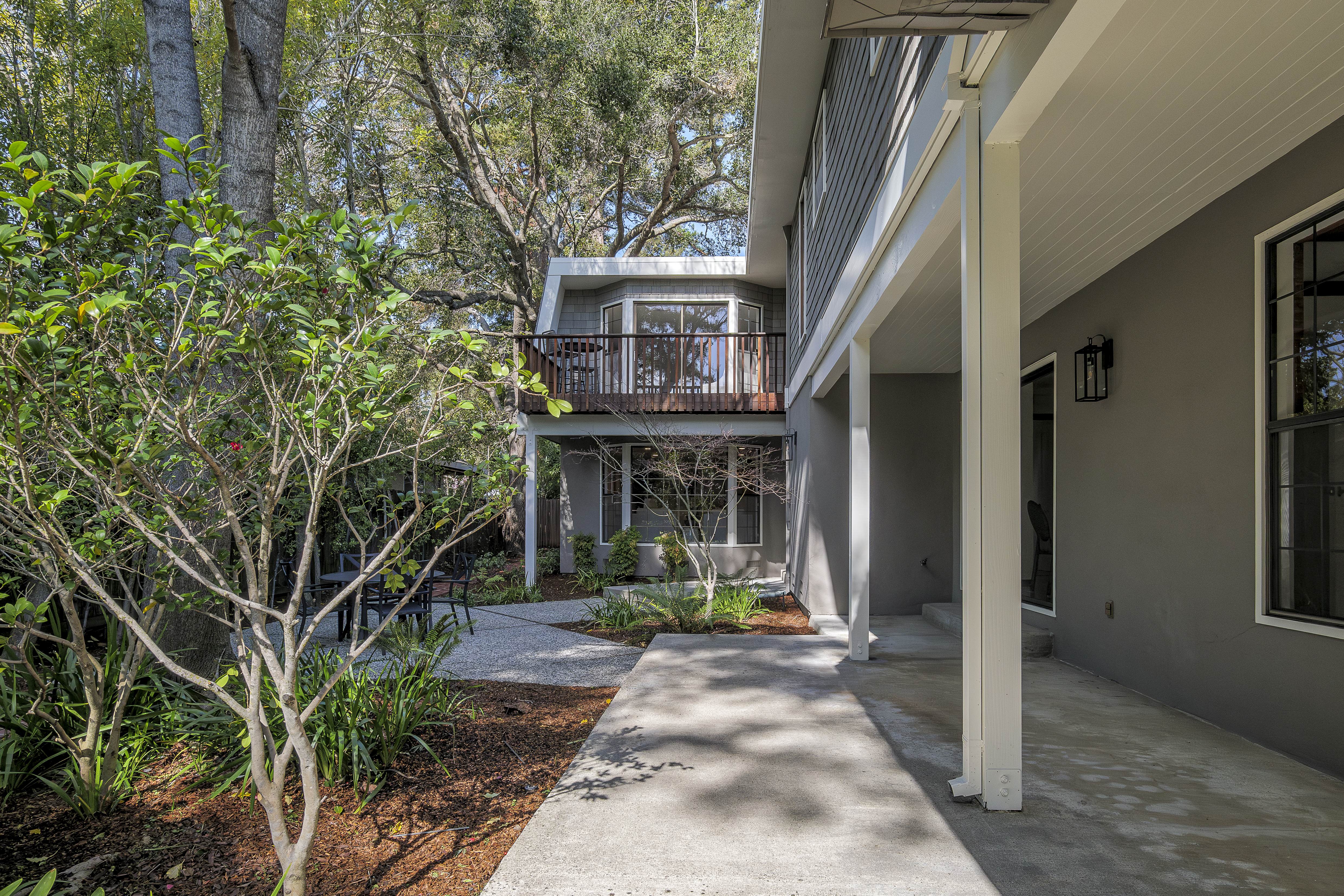 1270 University Avenue 