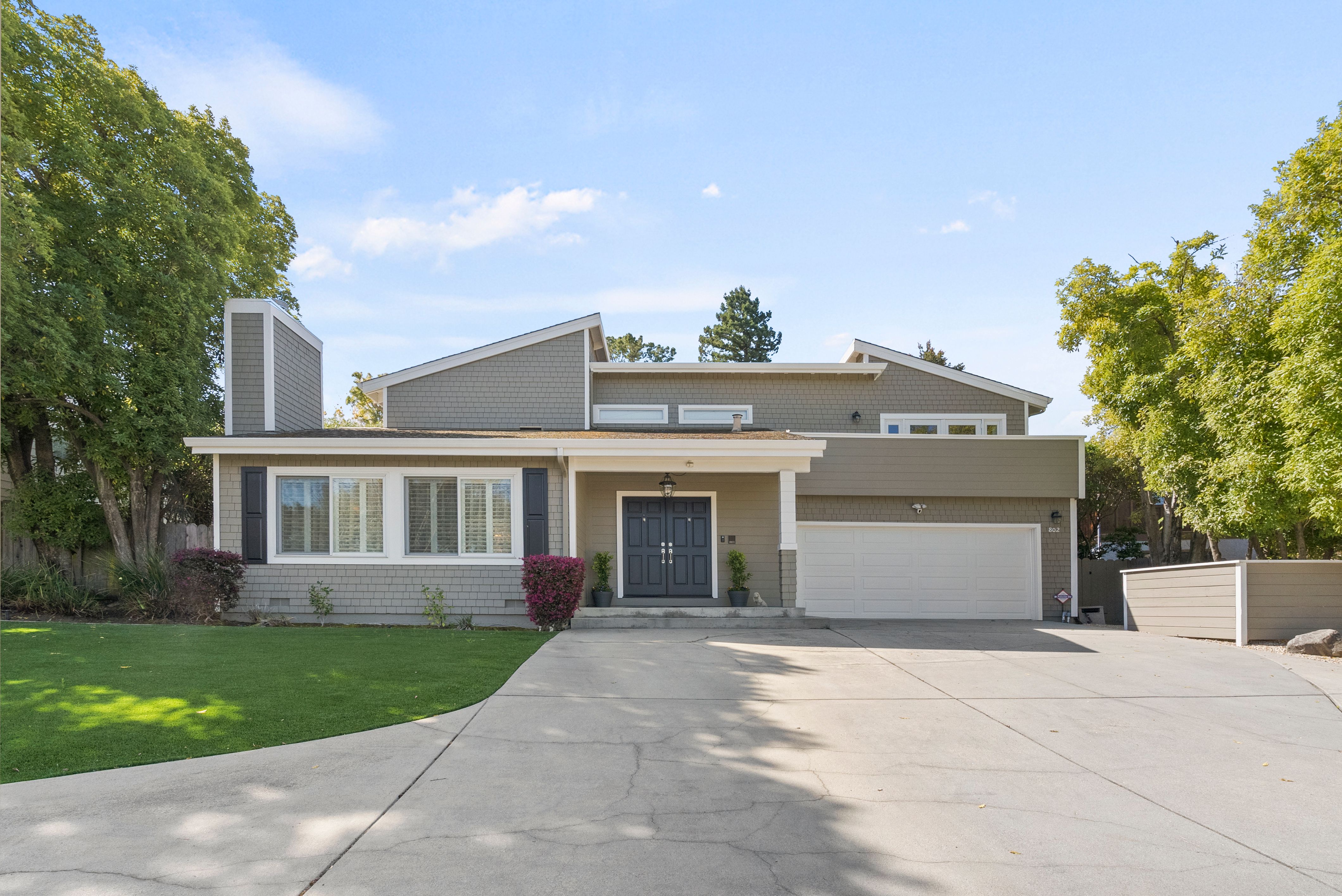 802 Lakeview Way 