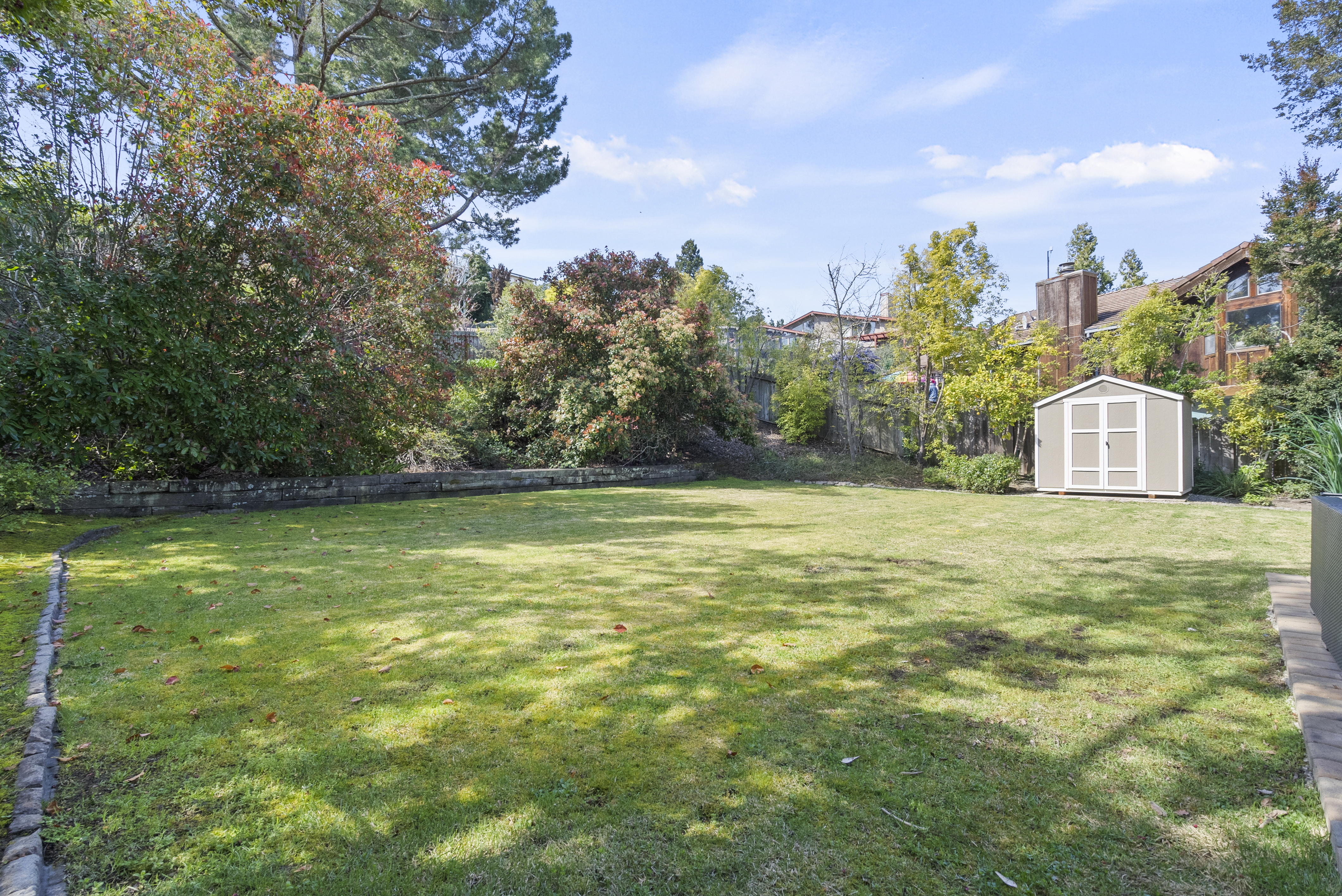 802 Lakeview Way 