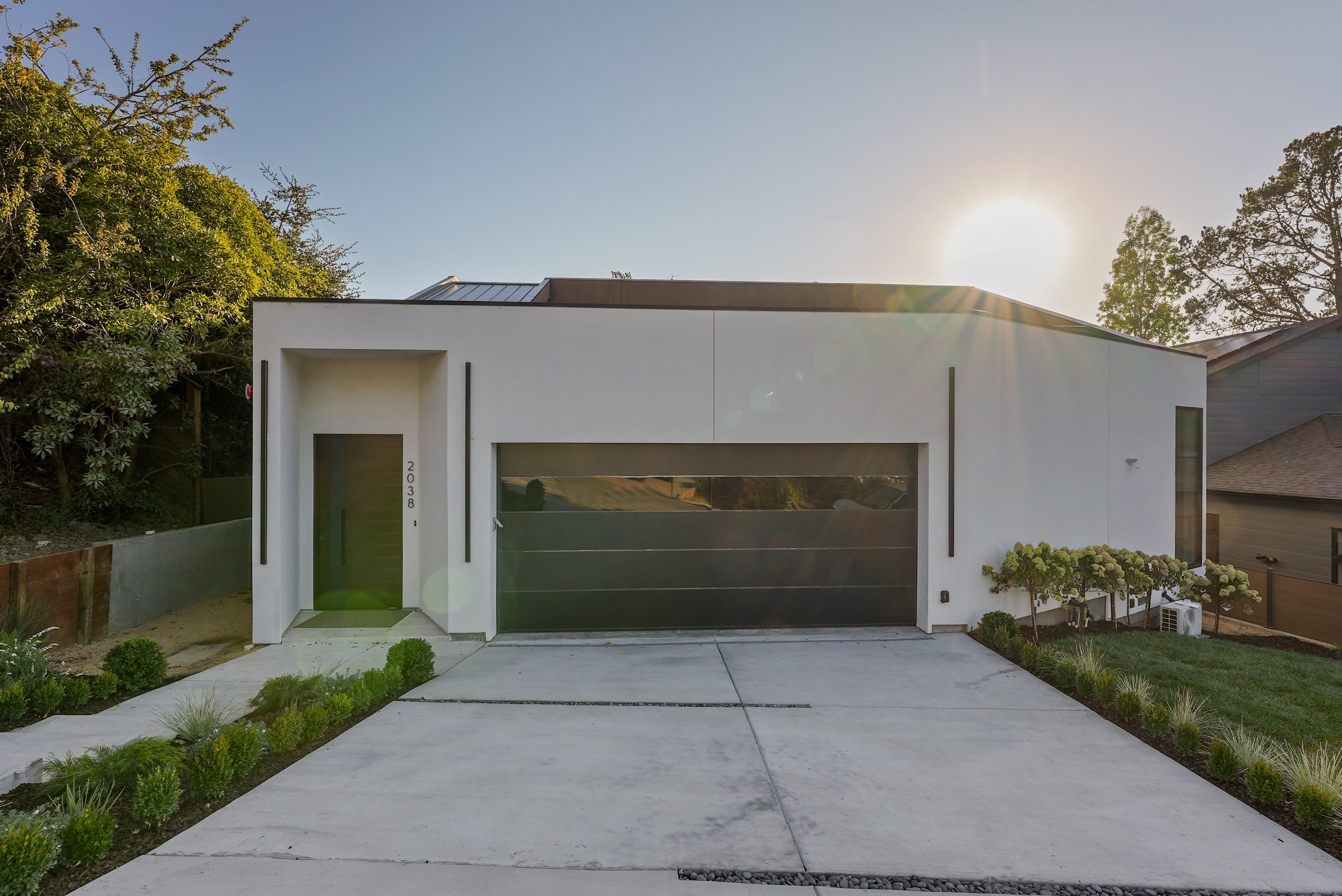 2038 Kings Lane 