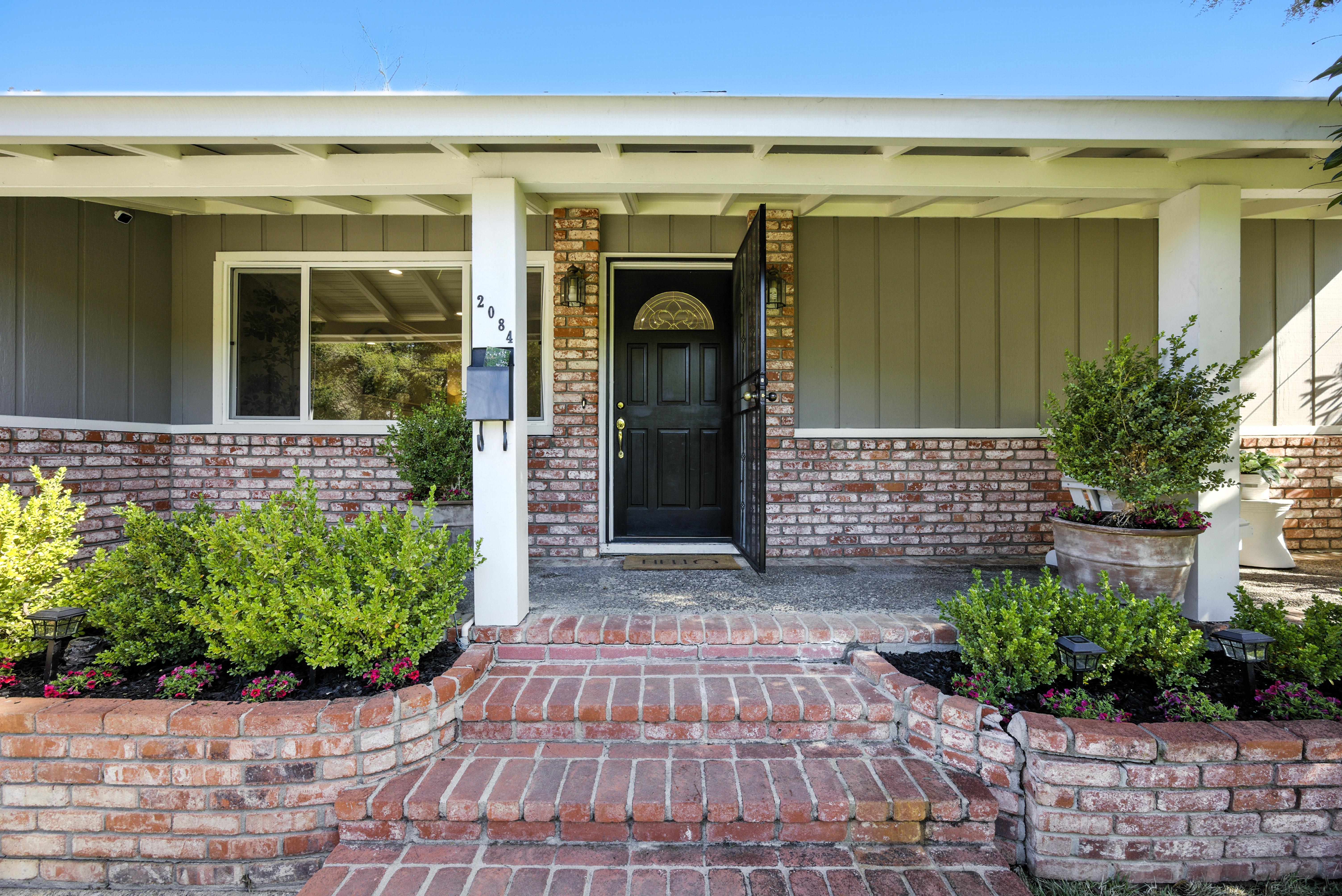 2084 San Carlos Avenue 