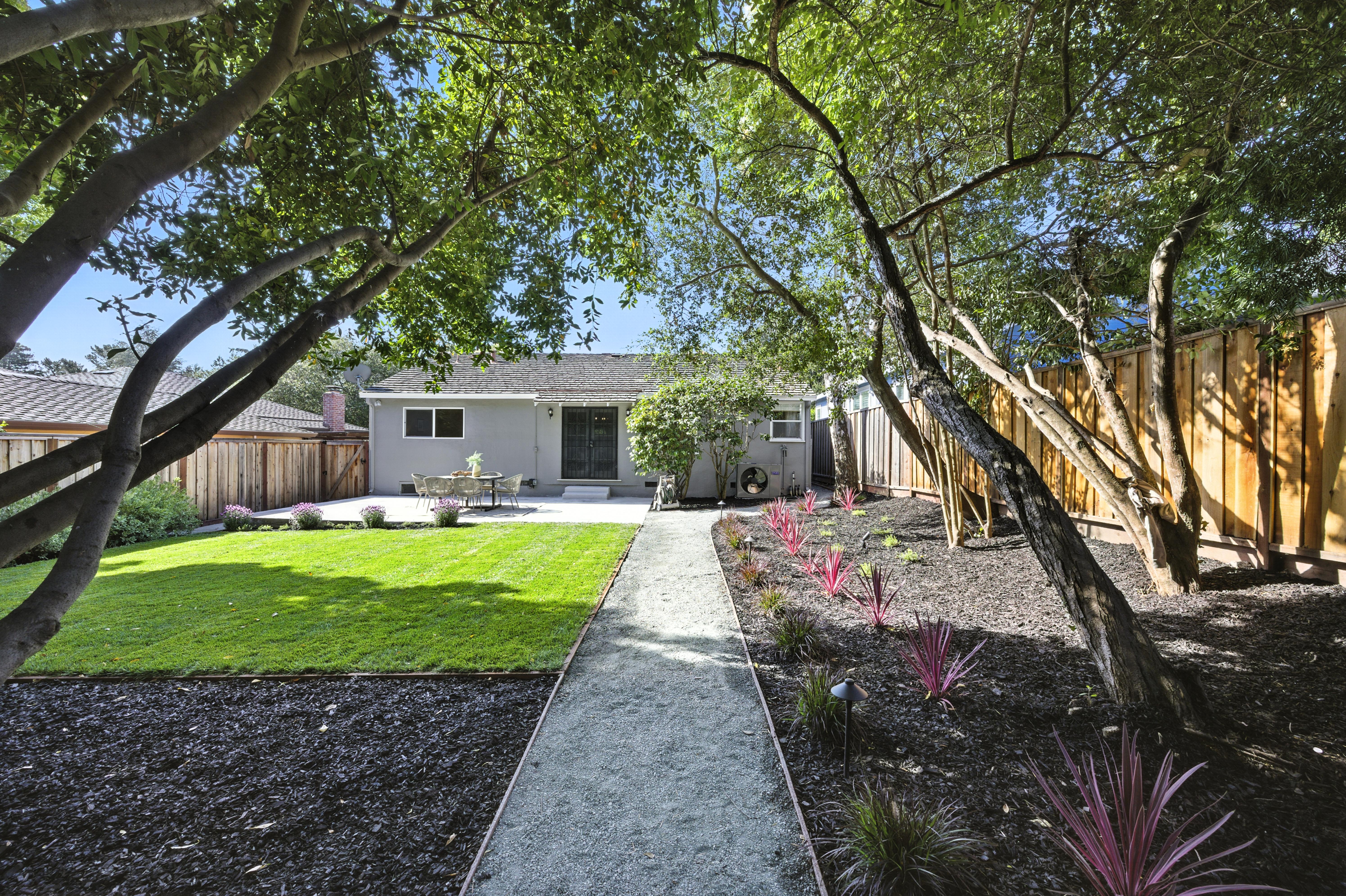 2084 San Carlos Avenue 