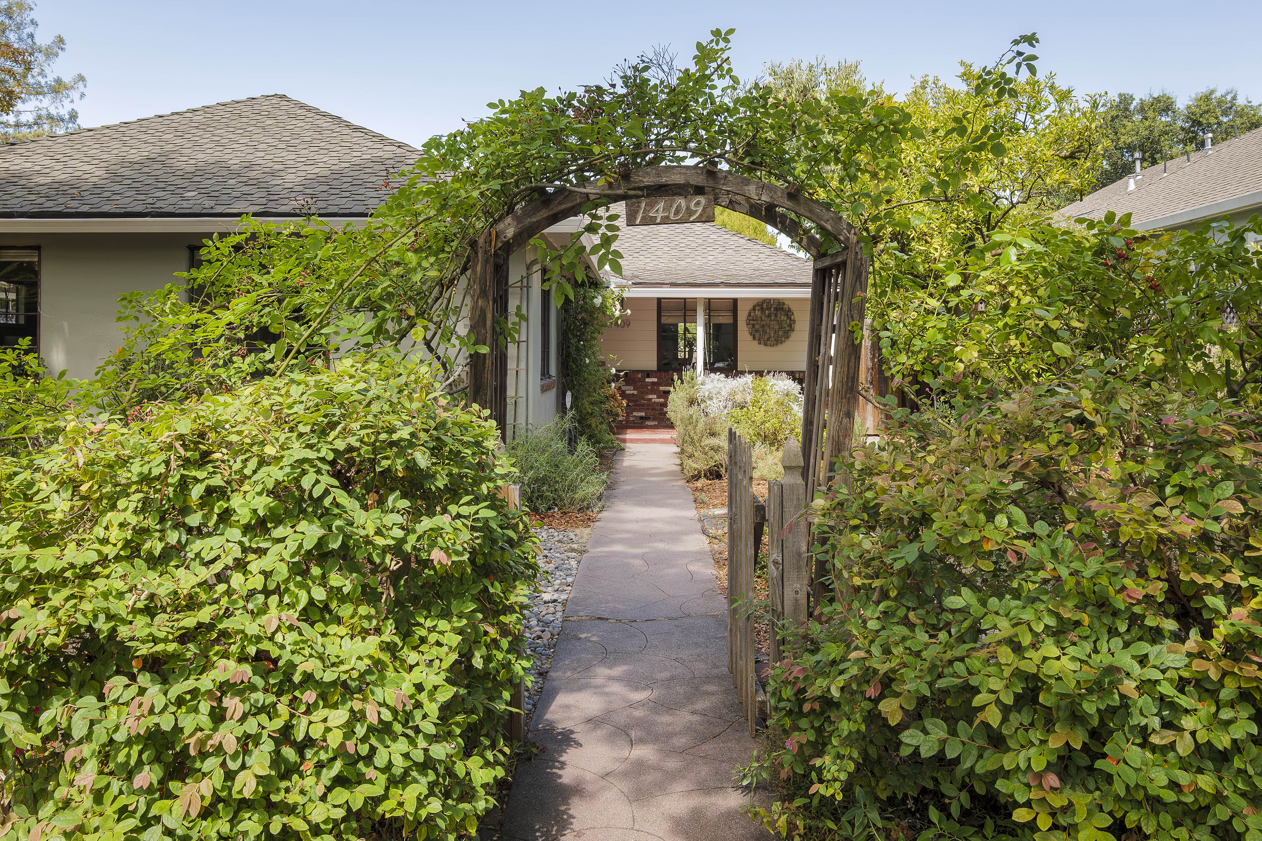 1409 Parkinson Avenue 