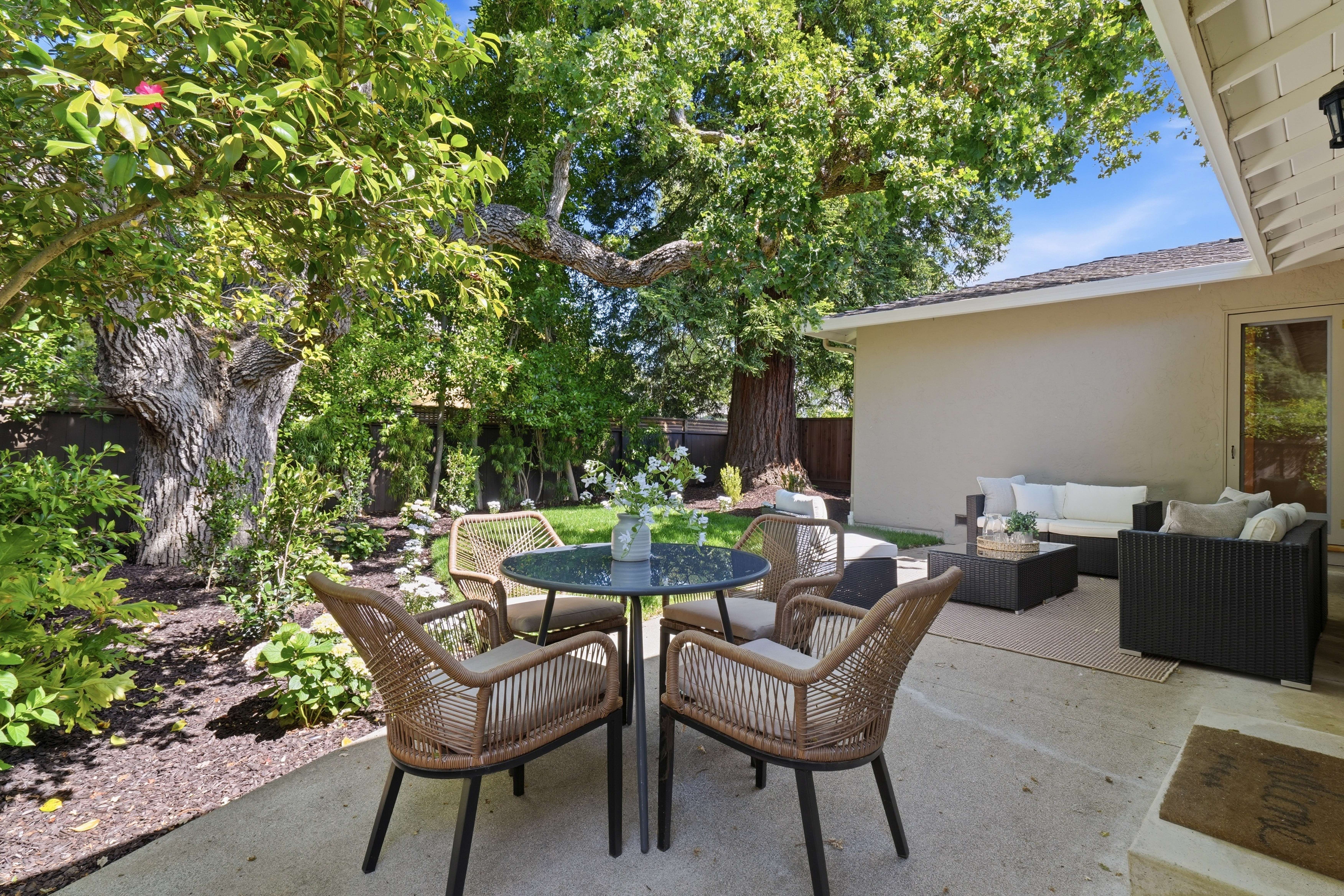 2010 Oakley Avenue 