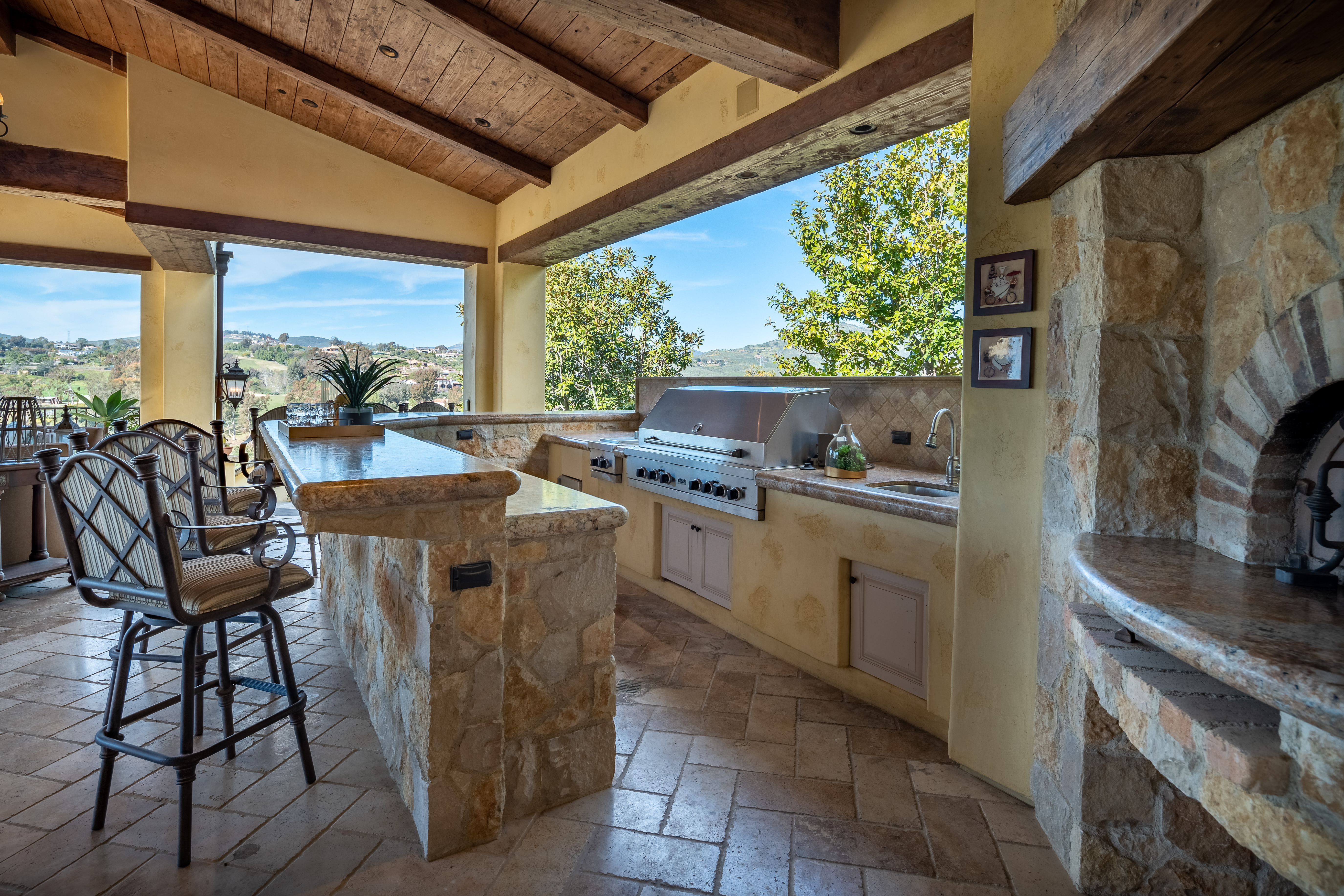 6212 Strada Fragante