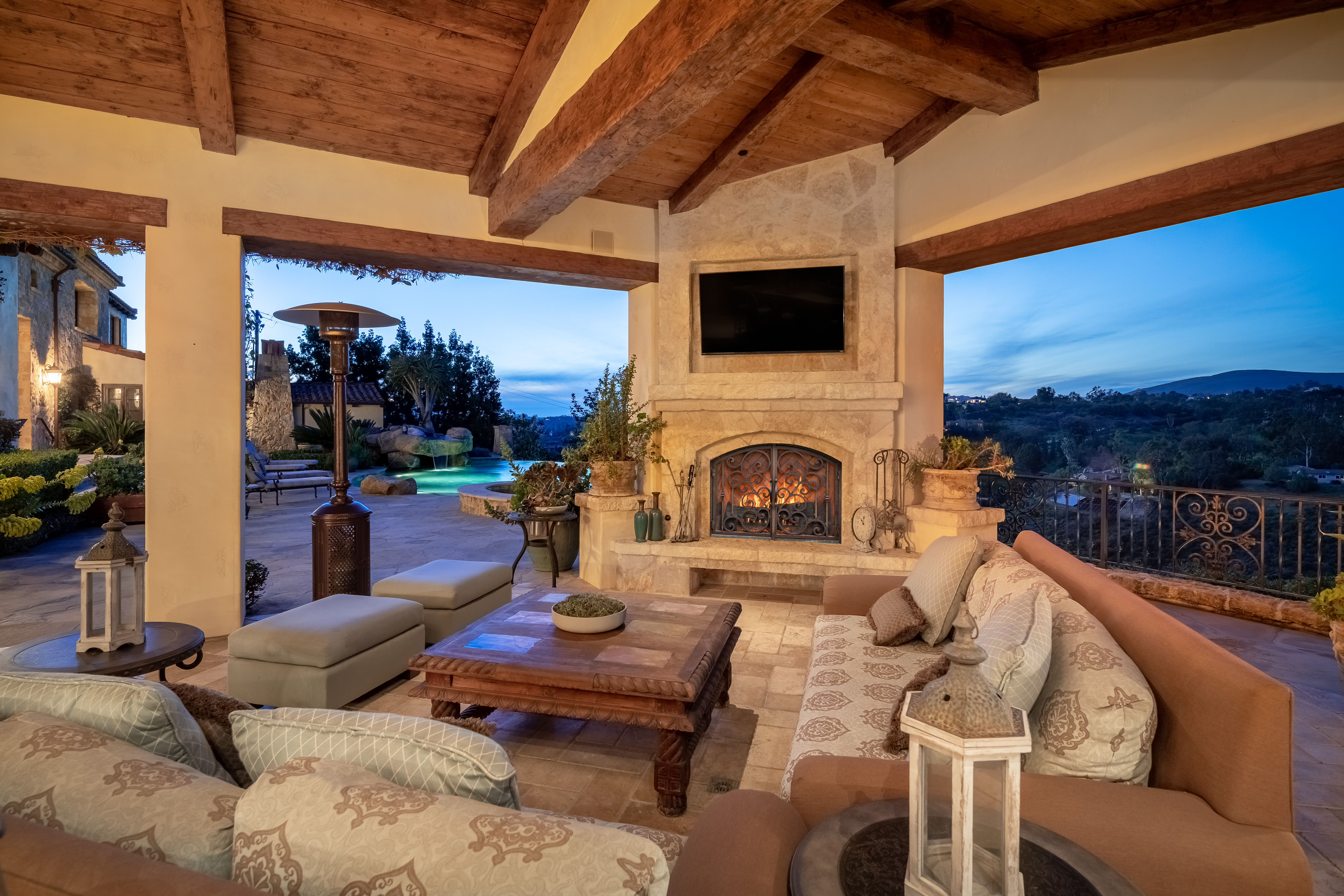 6212 Strada Fragante