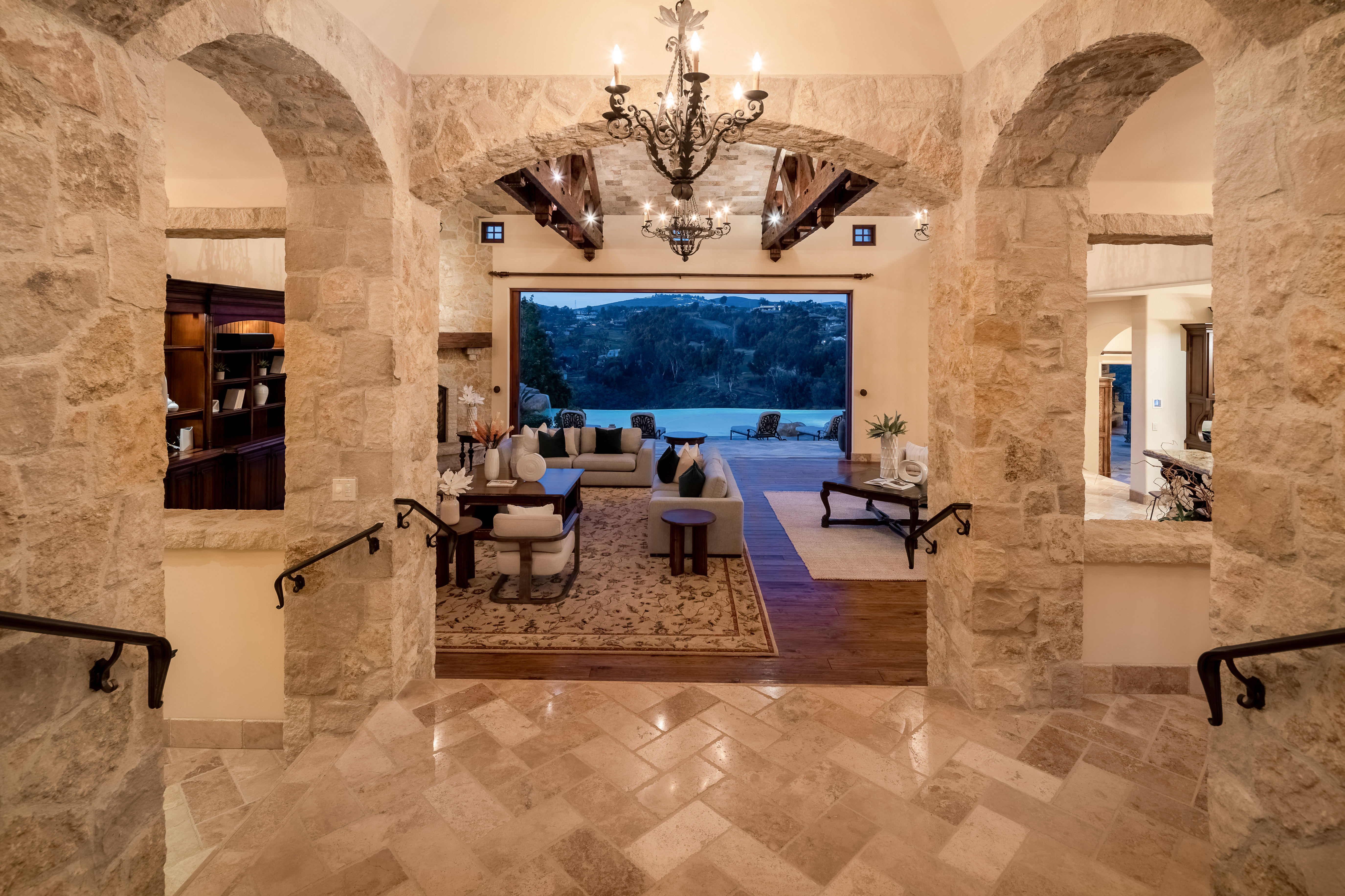 6212 Strada Fragante