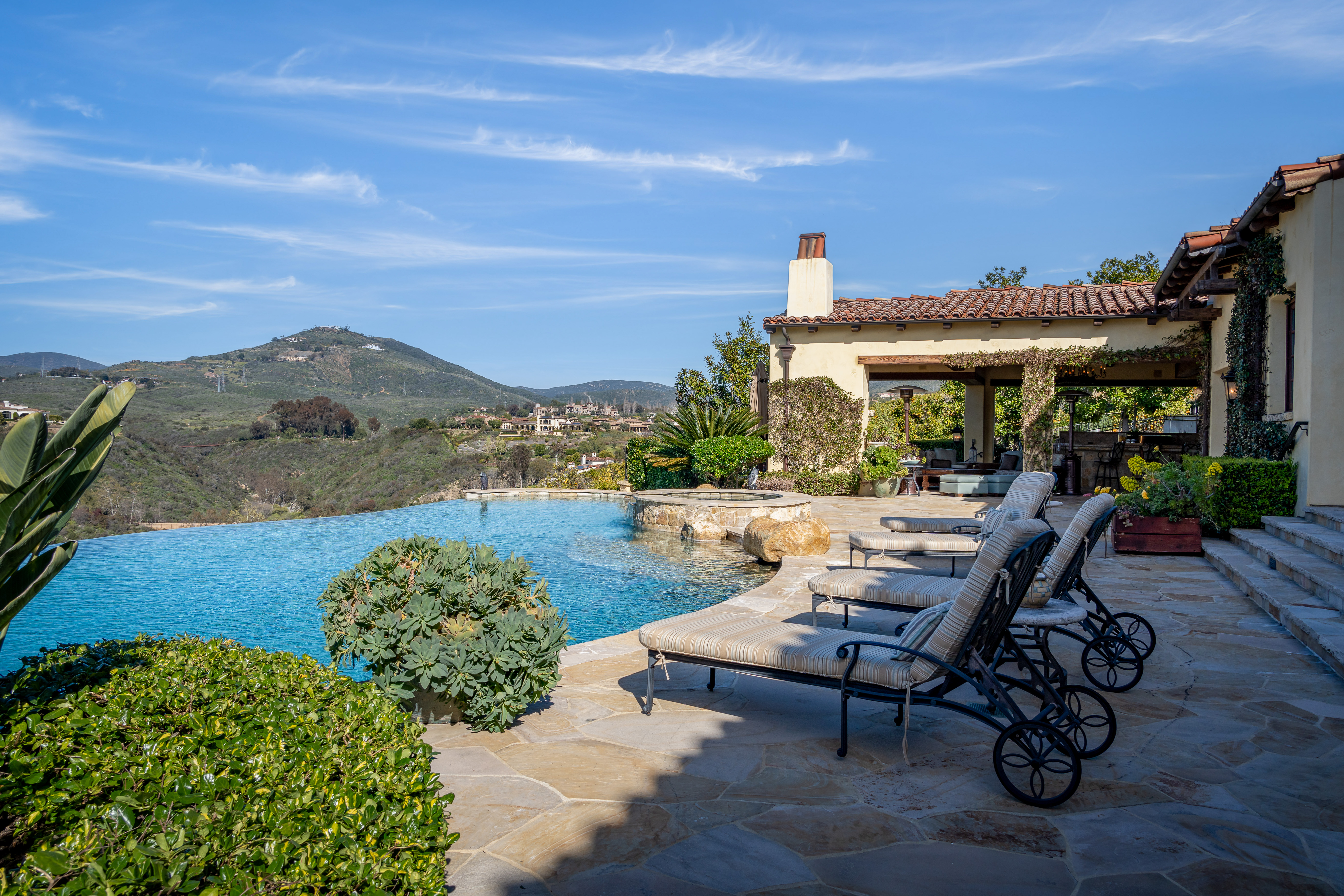 6212 Strada Fragante