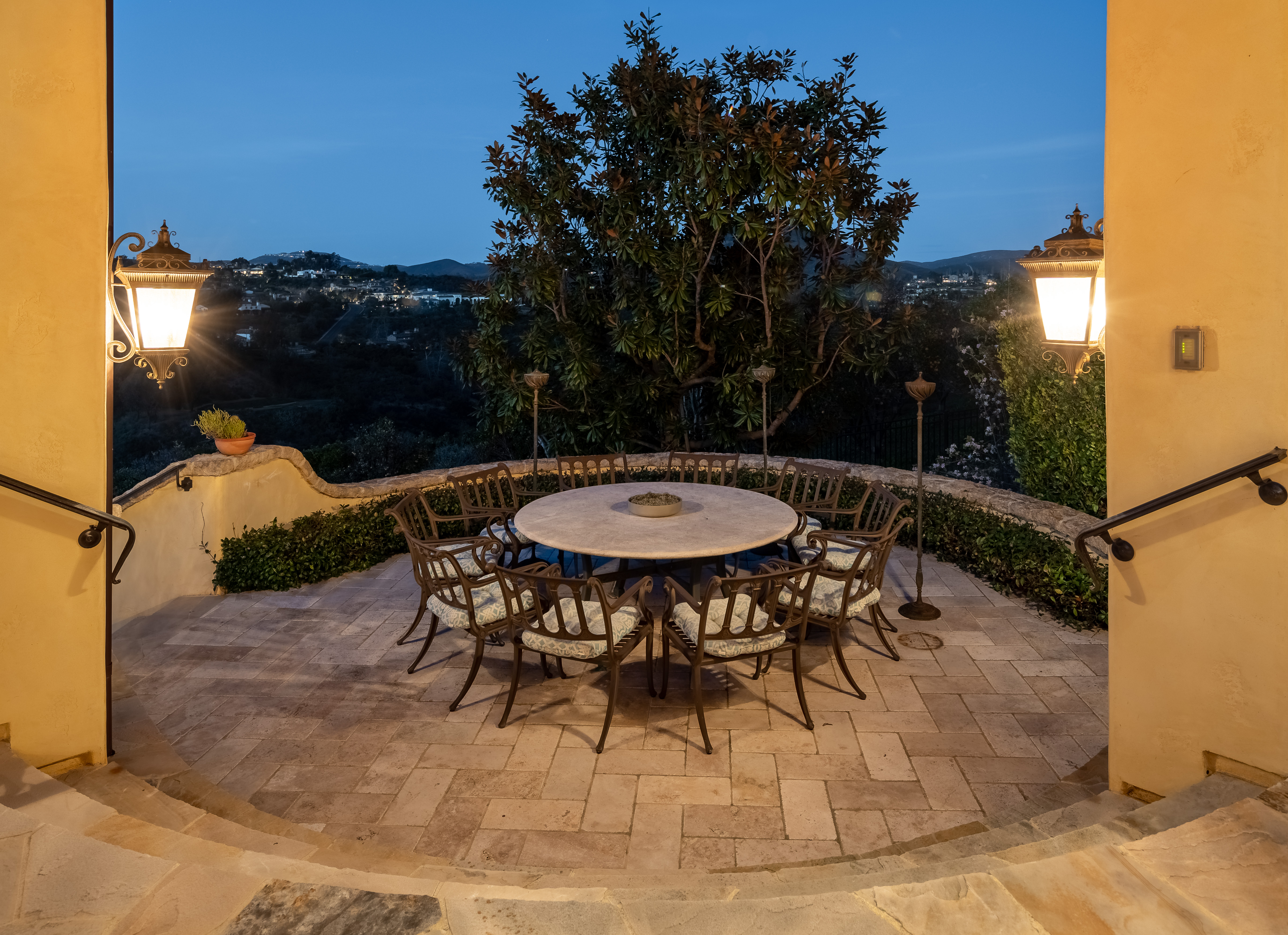 6212 Strada Fragante